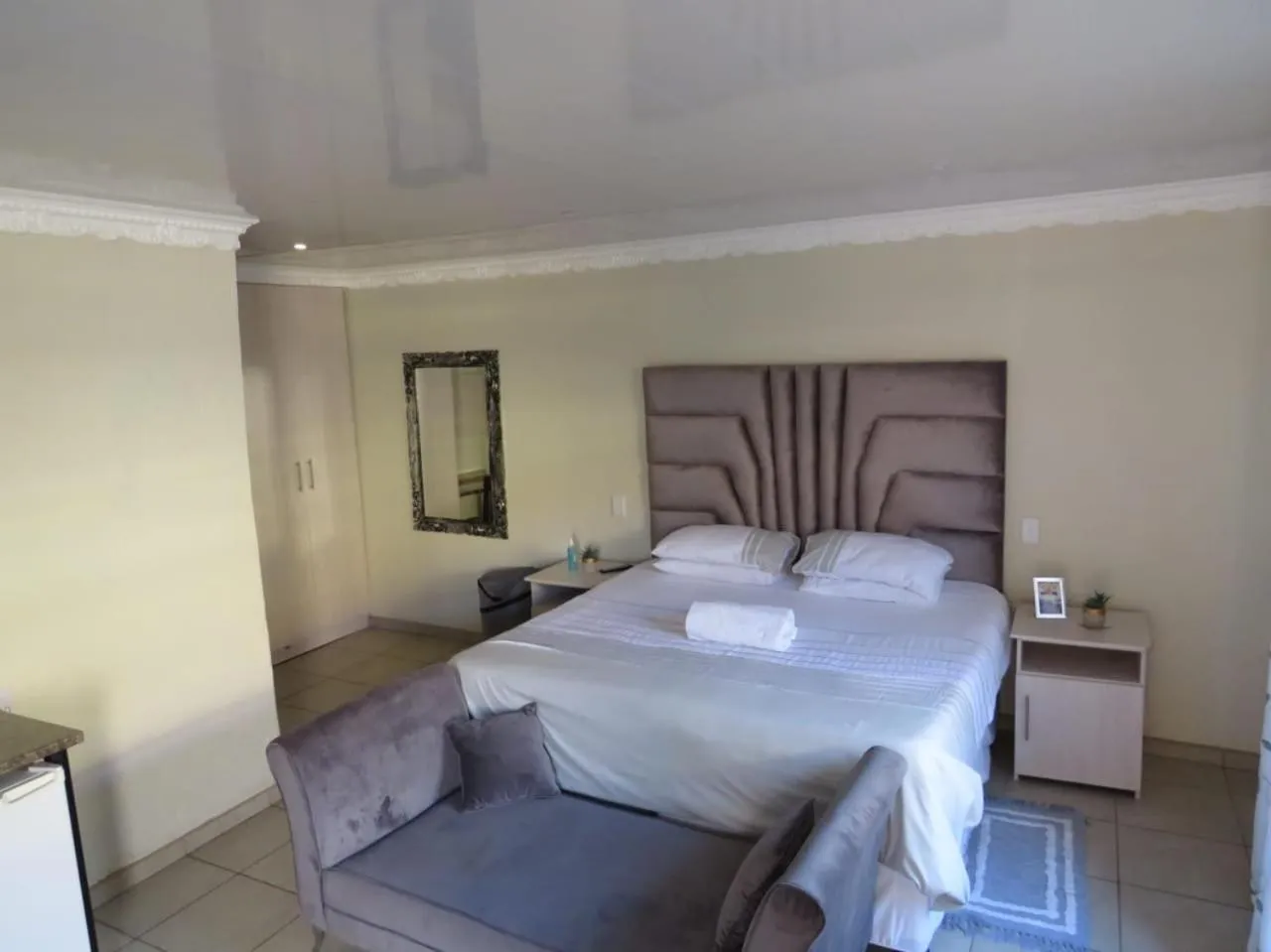 Photo of the whole room, Bed in Kgatholoha guest house