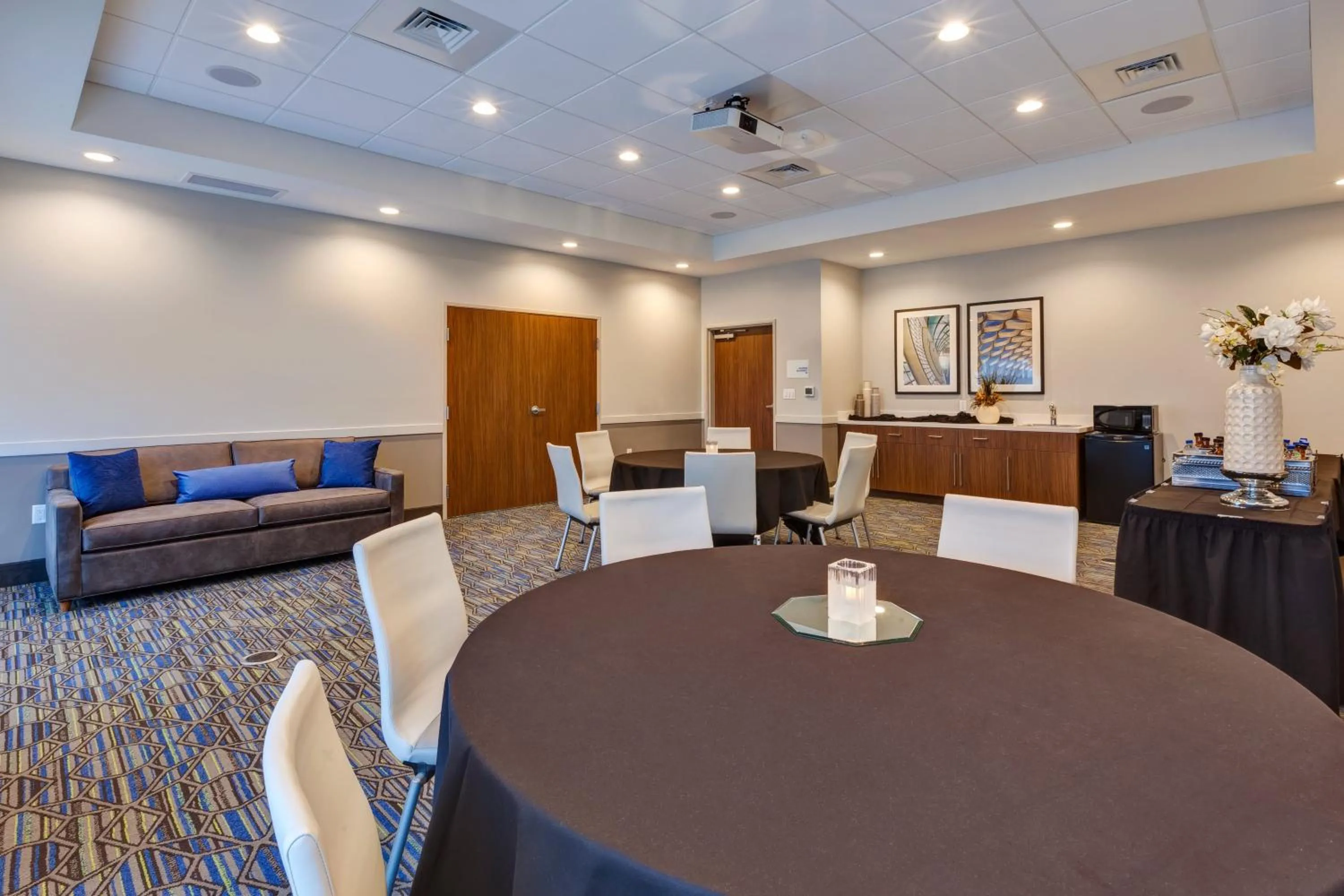 Meeting/conference room in Holiday Inn Express- Eau Claire West I-94 by IHG