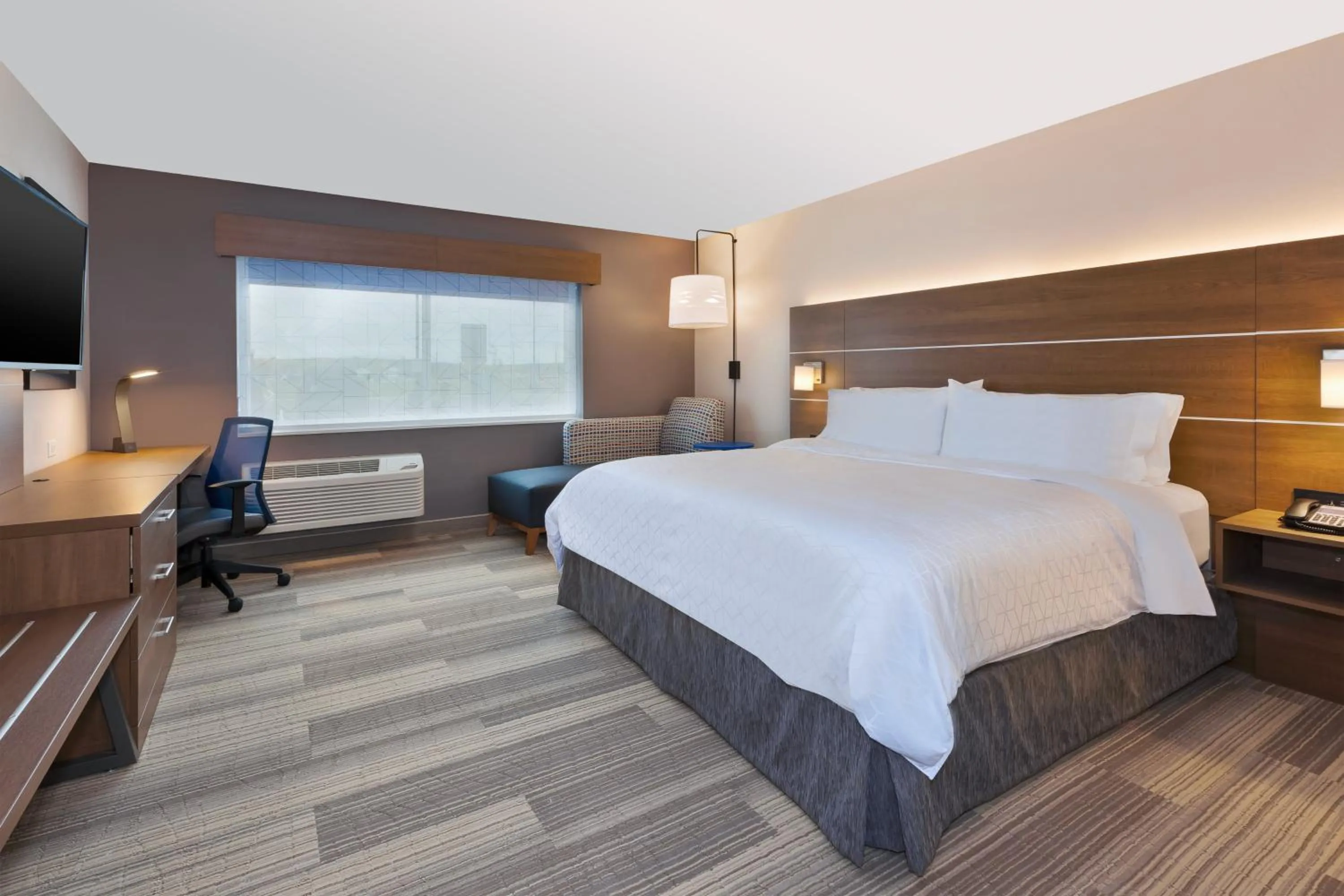 Photo of the whole room, Bed in Holiday Inn Express- Eau Claire West I-94 by IHG