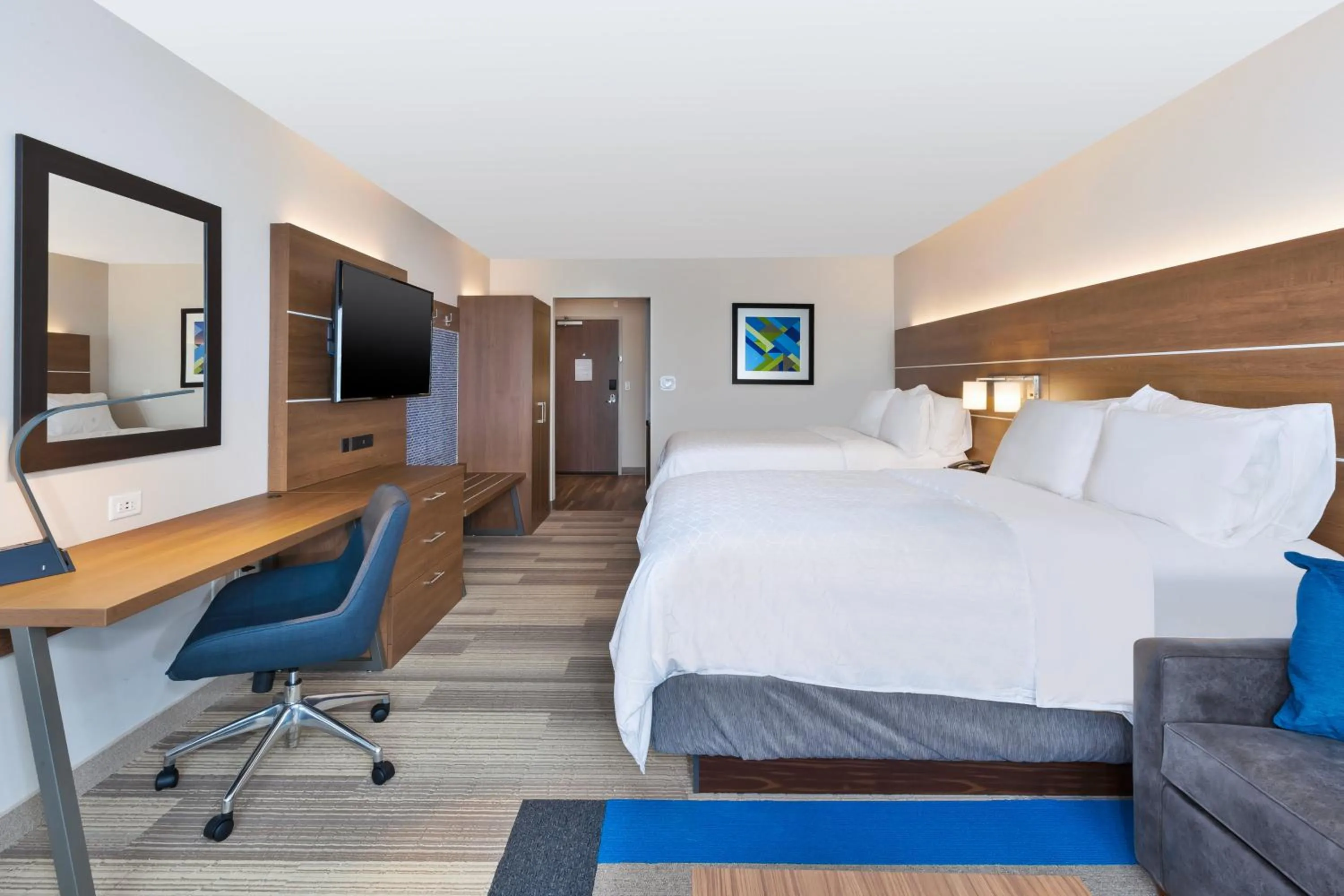 Photo of the whole room, Bed in Holiday Inn Express- Eau Claire West I-94 by IHG
