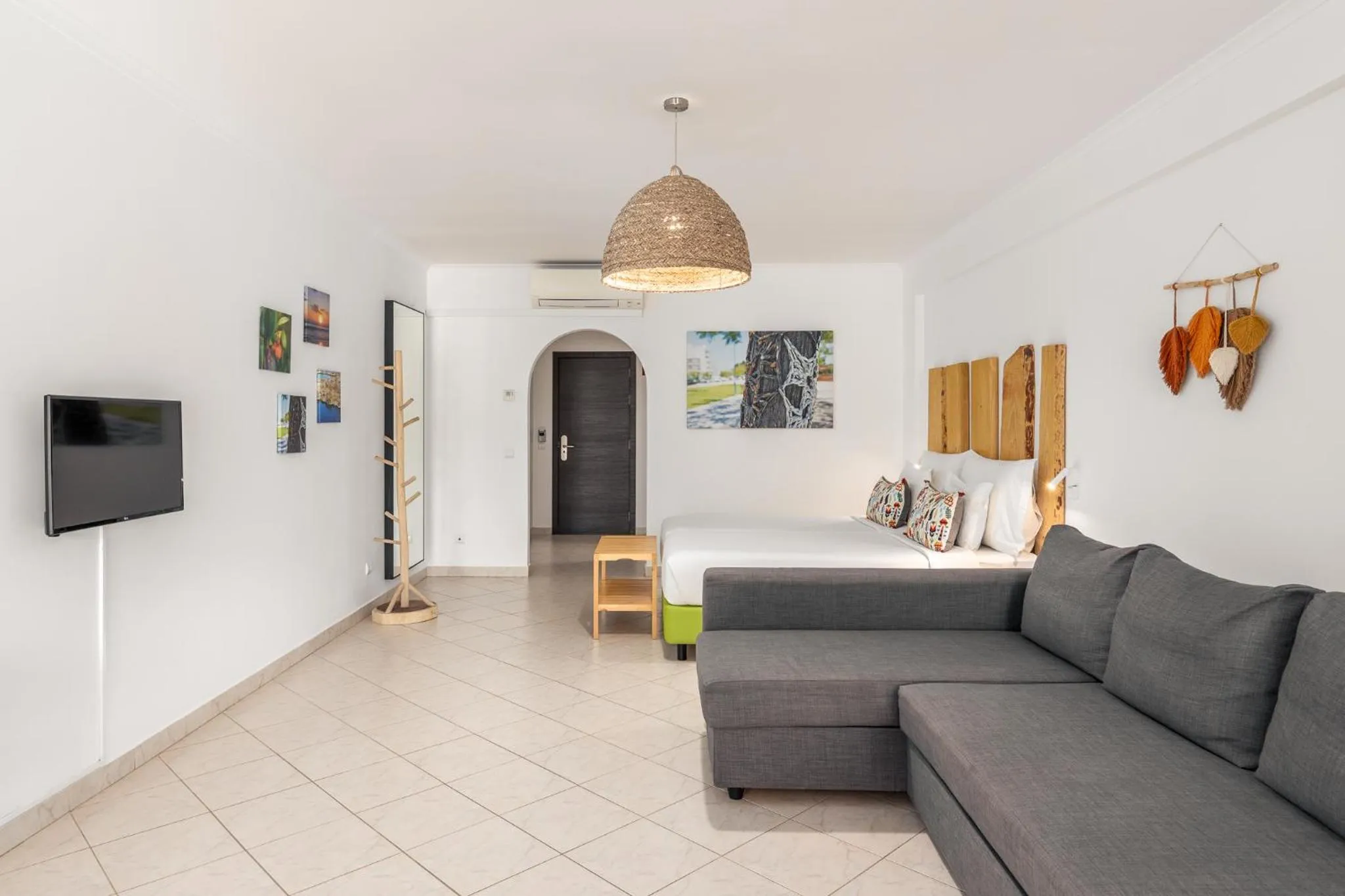 TV and multimedia in Estudios Salinas - Fuseta