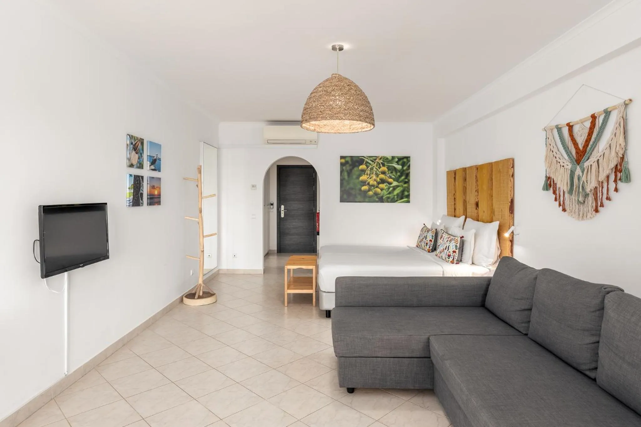 TV and multimedia in Estudios Salinas - Fuseta