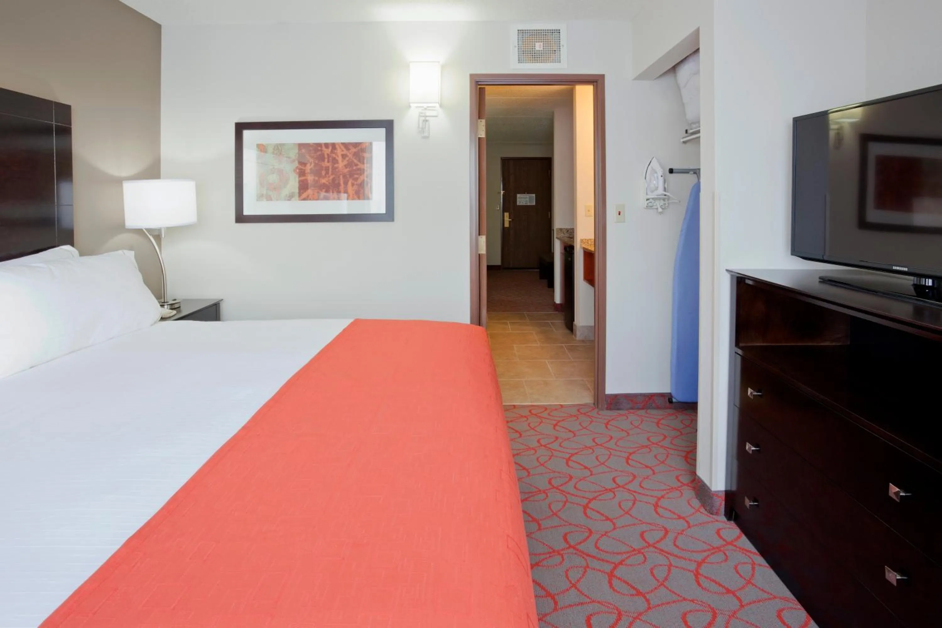 Bedroom, Bed in Holiday Inn Express & Suites Bloomington West by IHG