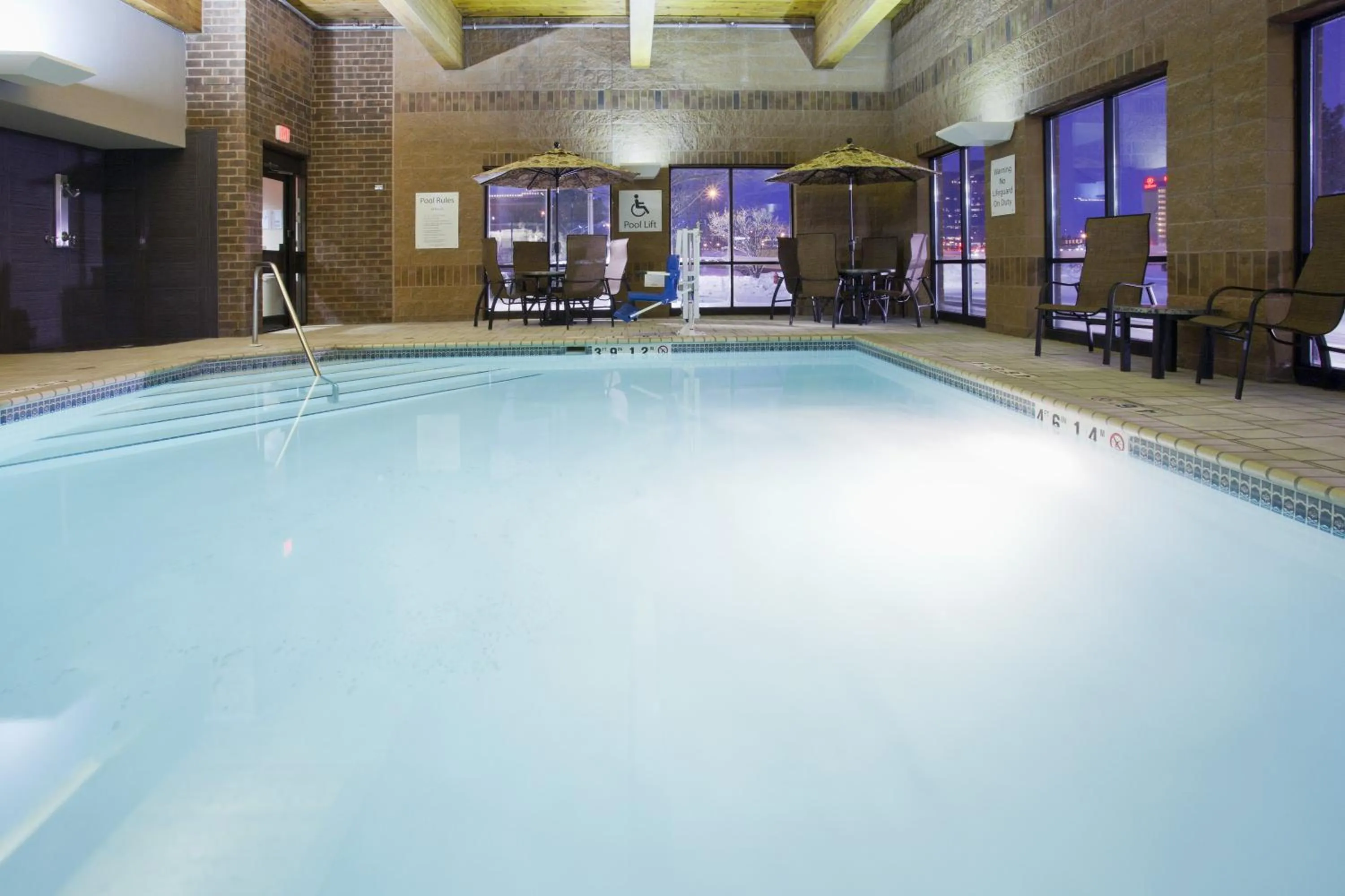 Swimming pool in Holiday Inn Express & Suites Bloomington West by IHG