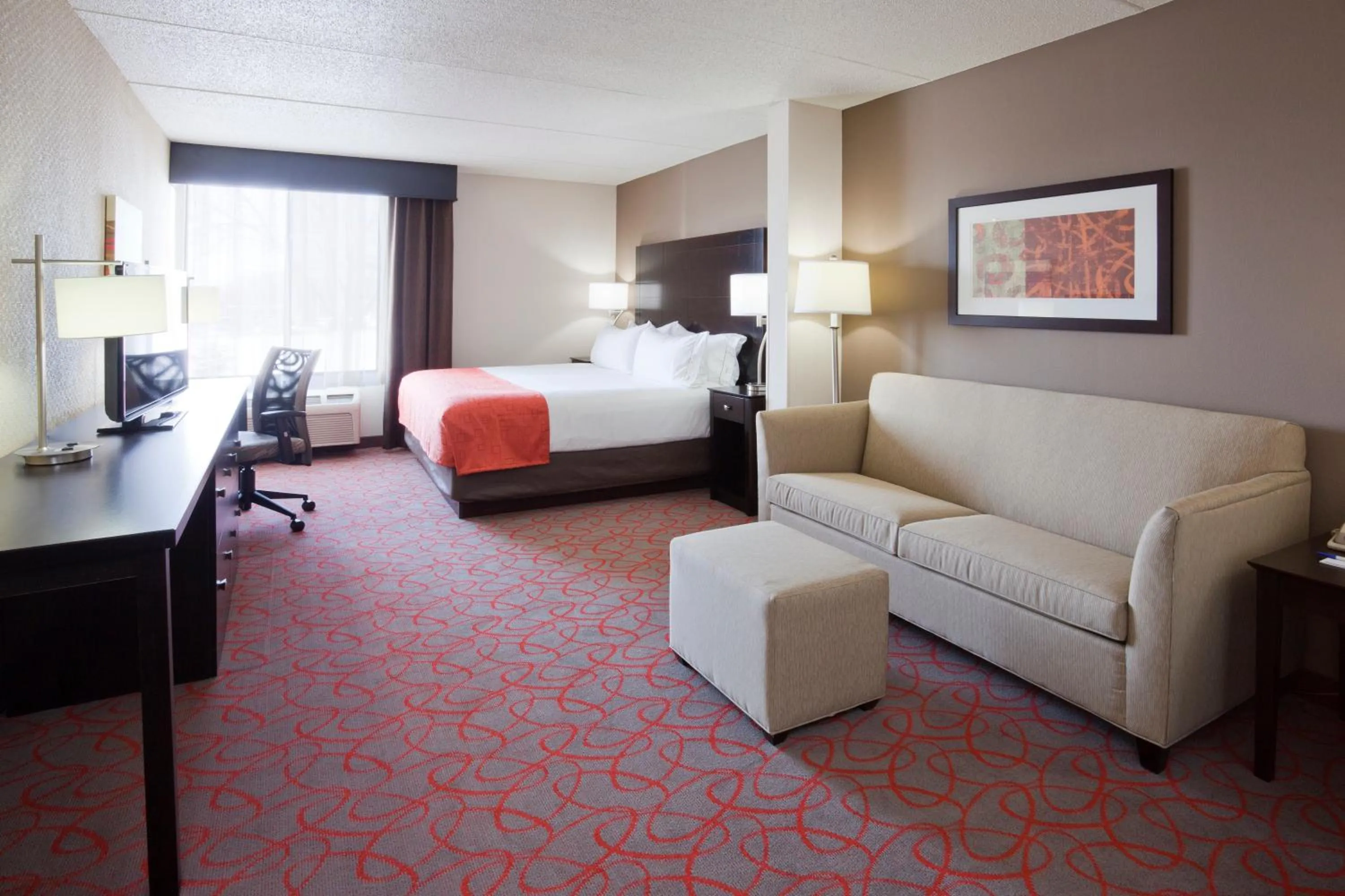Photo of the whole room, Bed in Holiday Inn Express & Suites Bloomington West by IHG