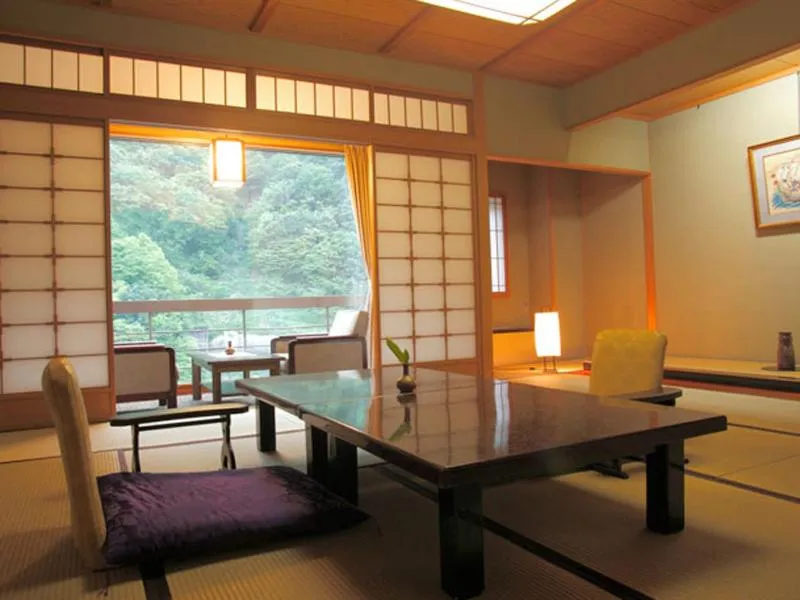 Photo of the whole room in Enraku