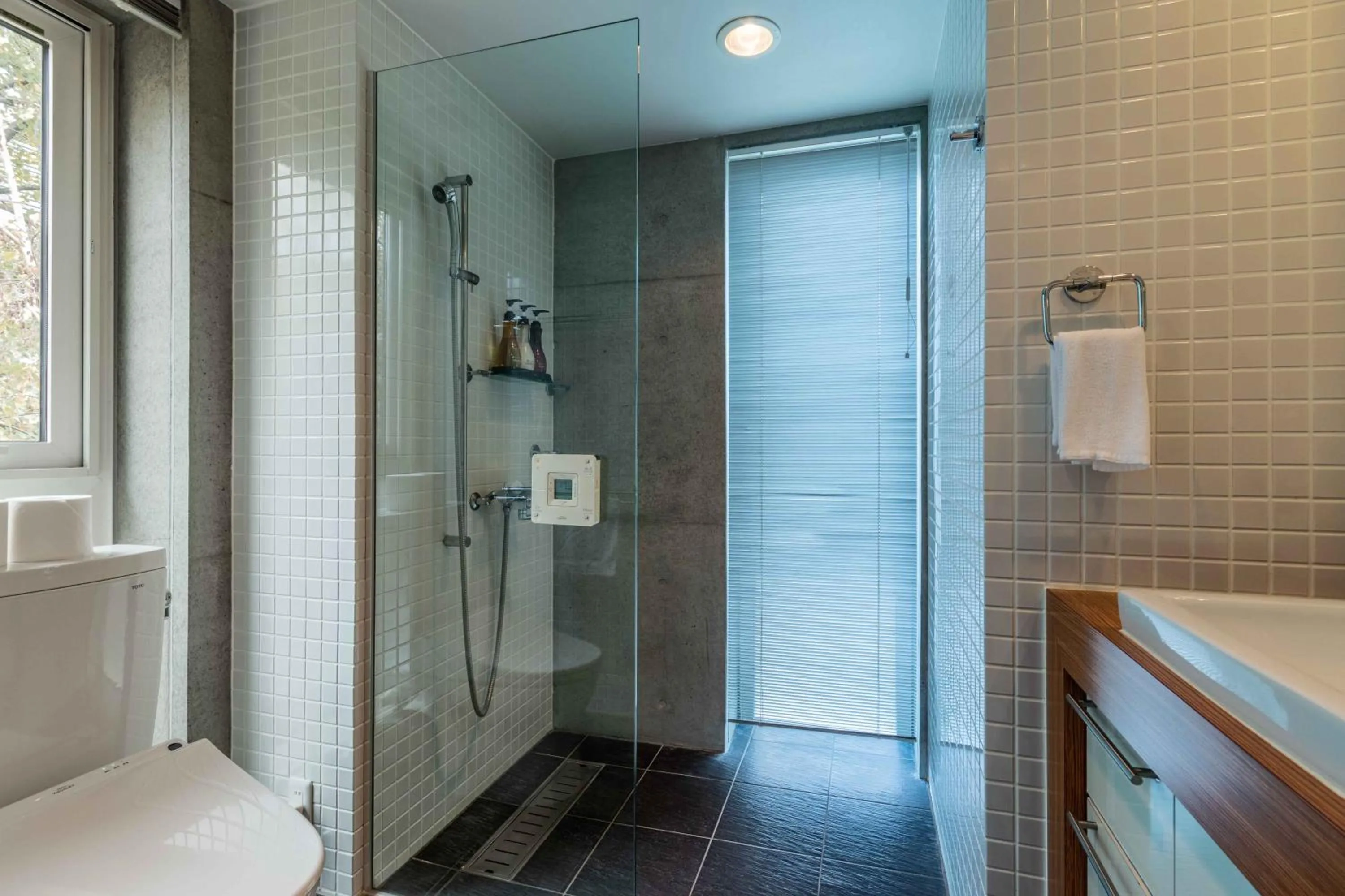 Bathroom in Asanagi by H2 Life