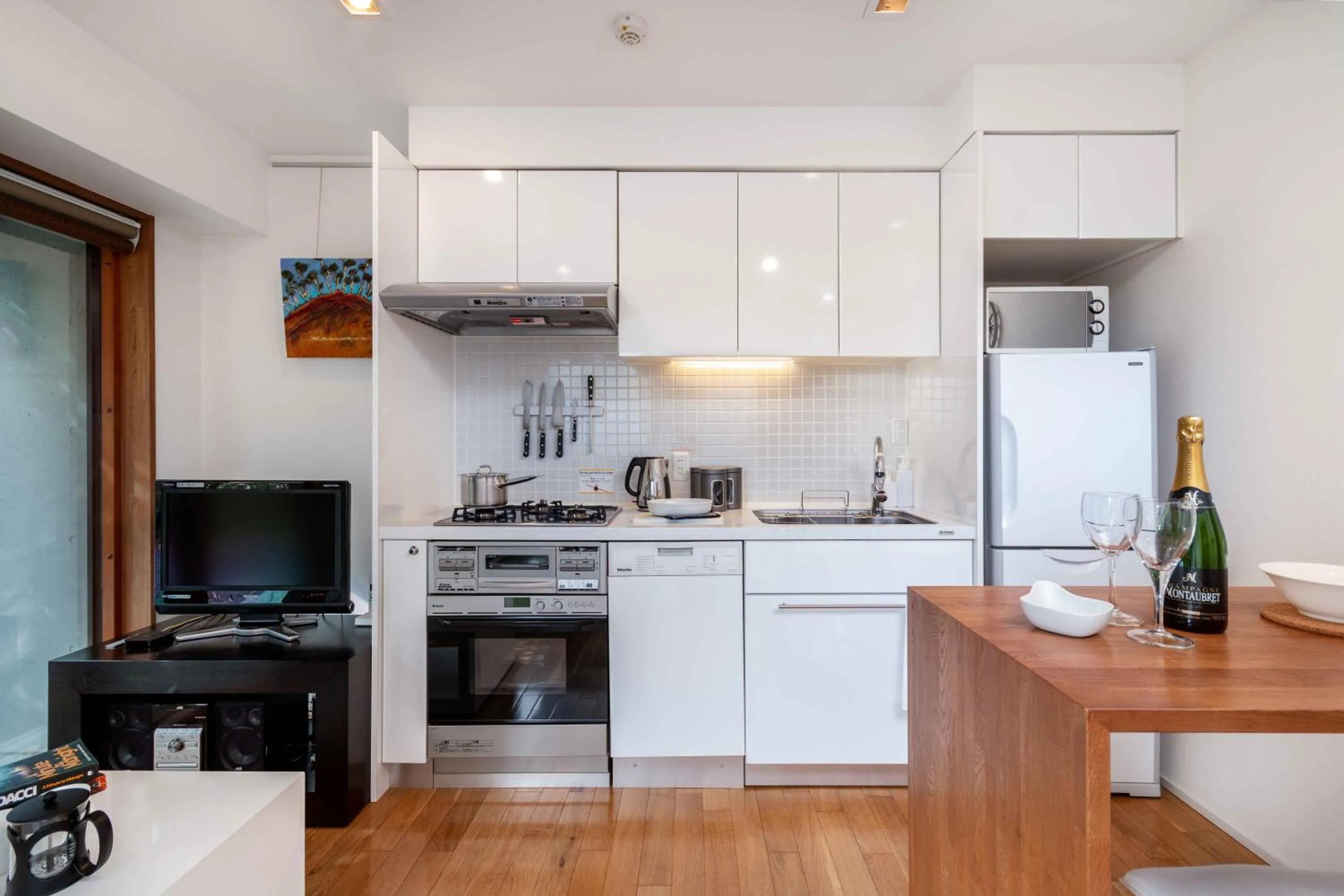 Kitchen or kitchenette in Asanagi by H2 Life