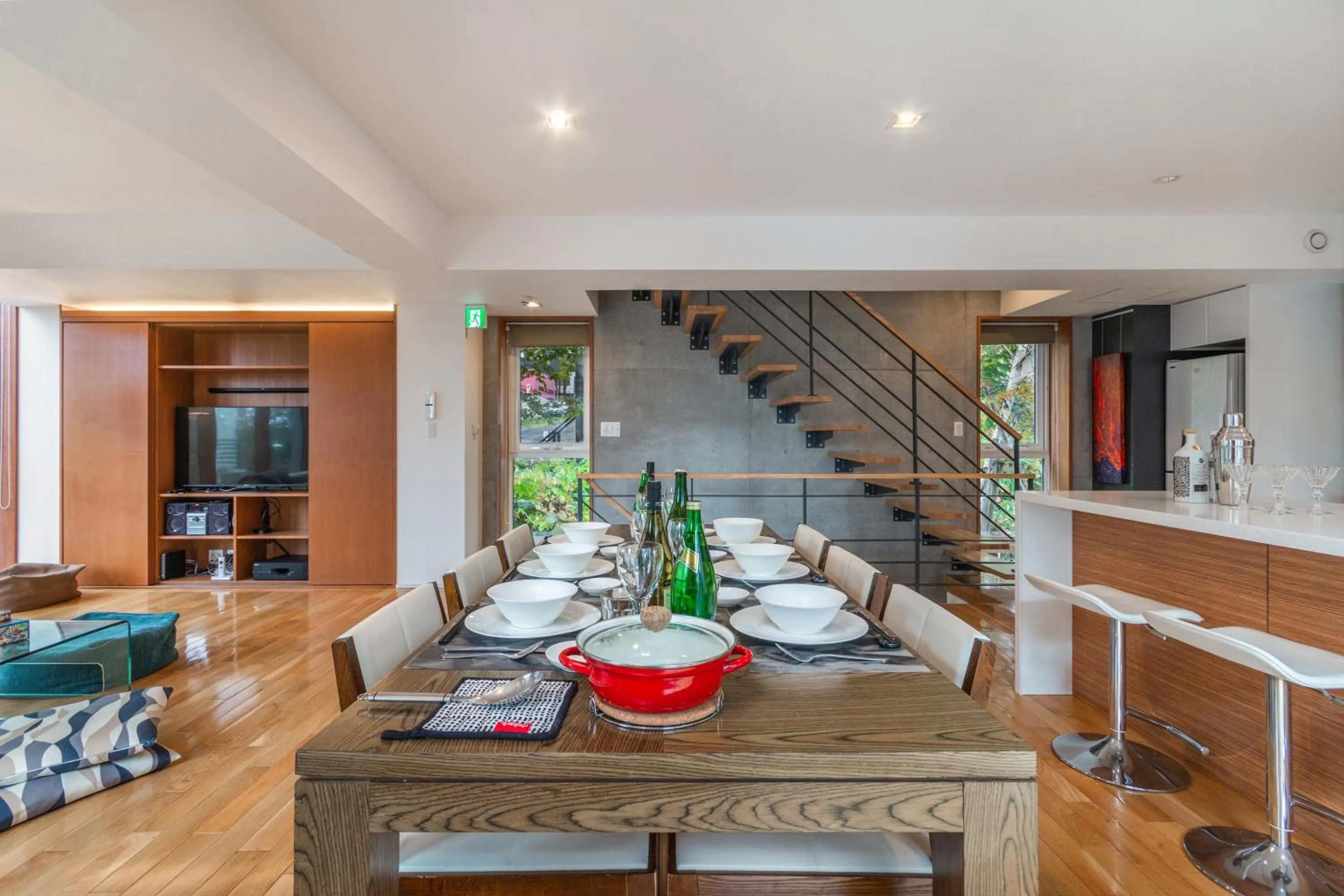 Dining area in Asanagi by H2 Life