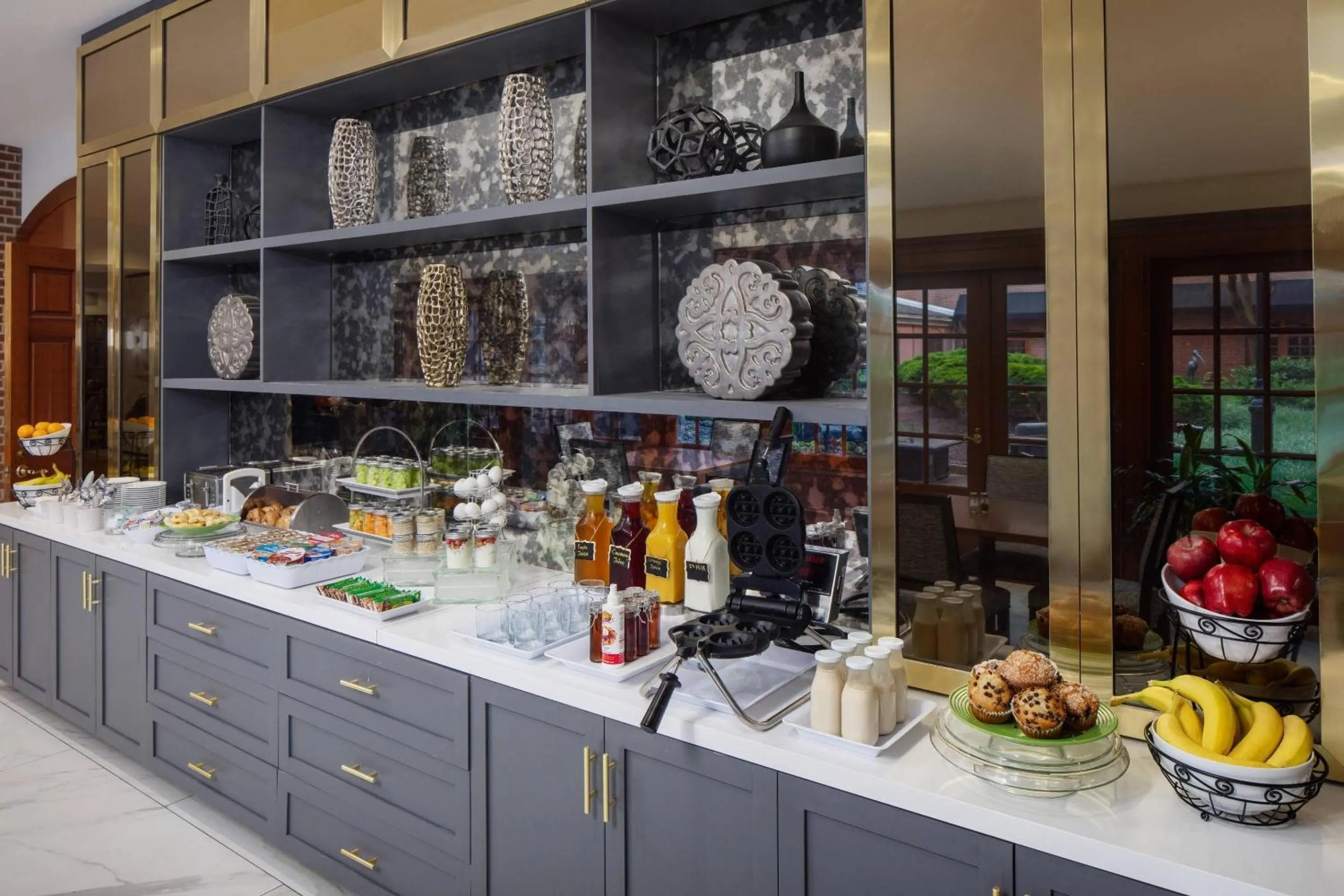 Breakfast in The Inn at Henderson's Wharf, an Ascend Collection Hotel