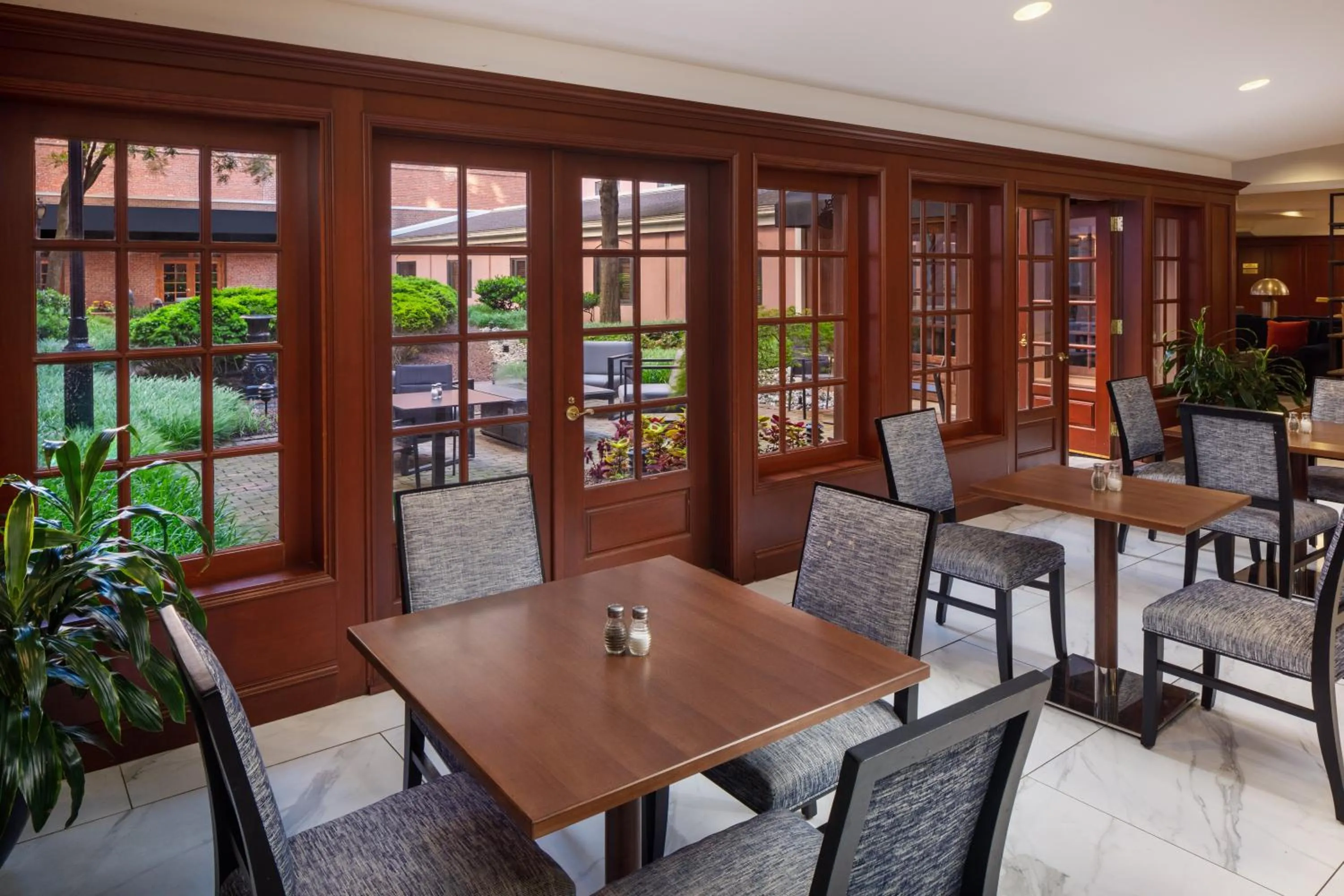 Breakfast in The Inn at Henderson's Wharf, an Ascend Collection Hotel