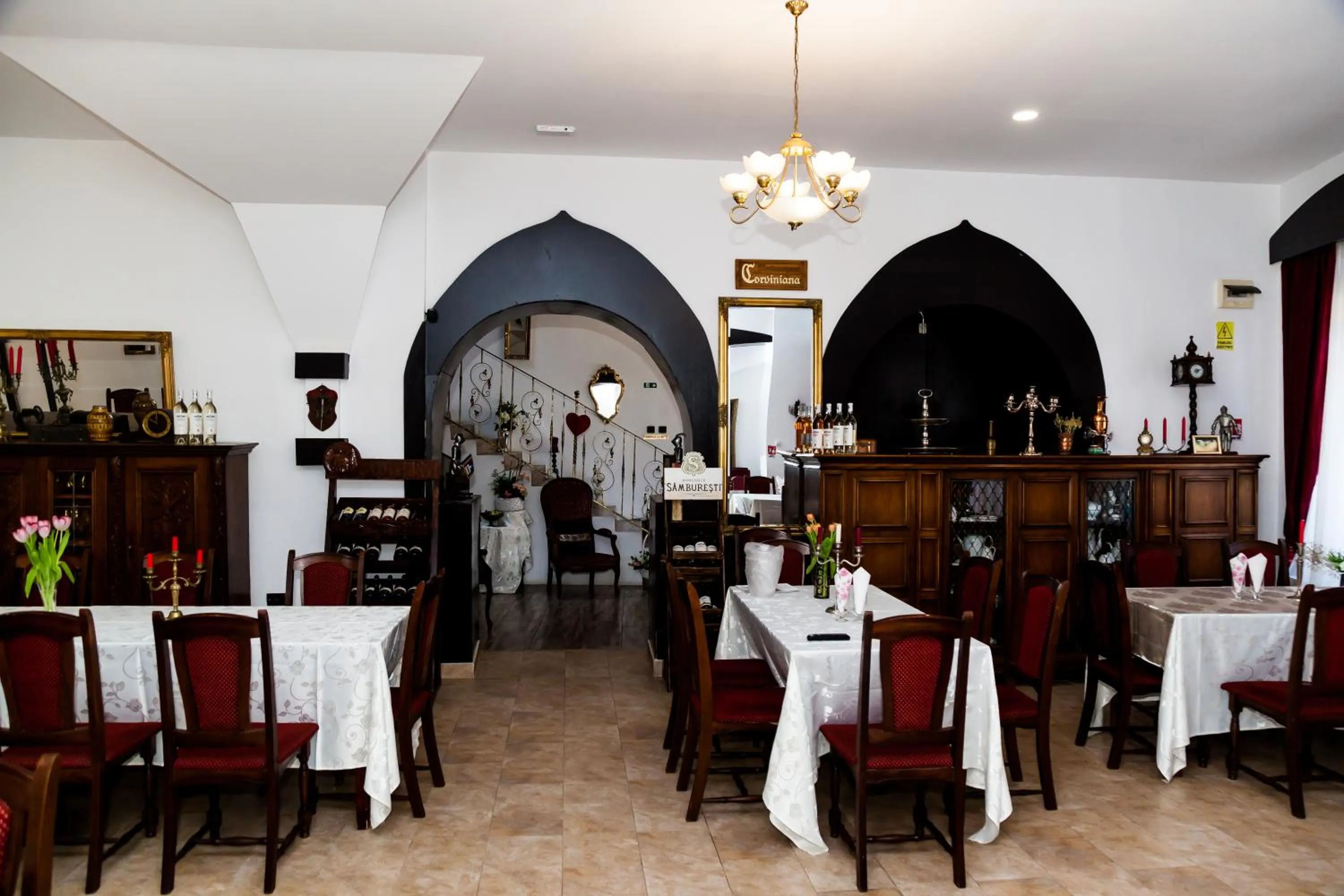 Restaurant/places to eat in VILA Corviniana
