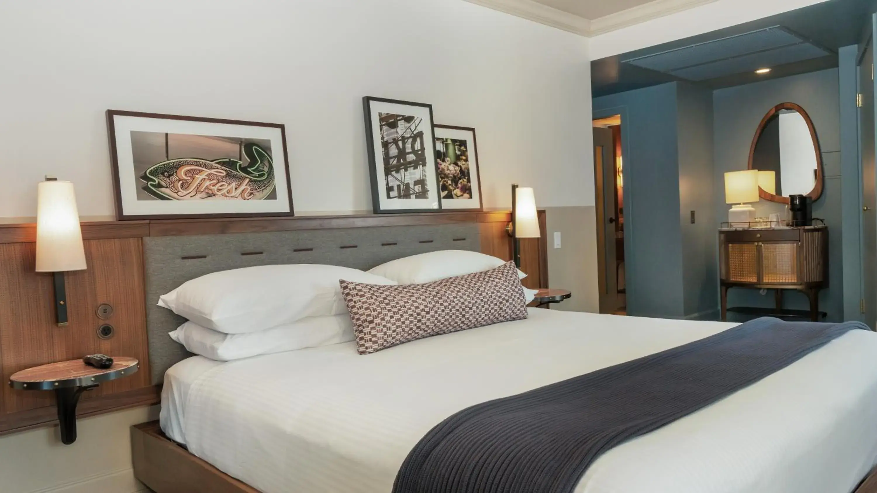 King Room with Partial Water View in Inn at the Market King Room with Partial Water View in Inn at the Market