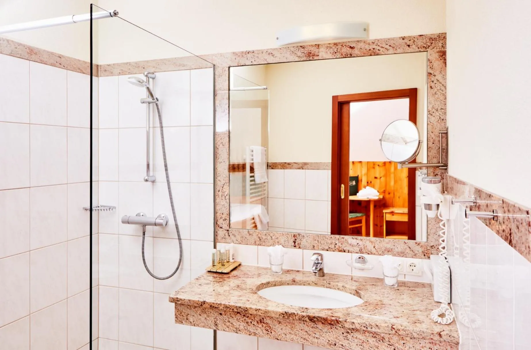 Bathroom in Hotel Häuserl im Wald
