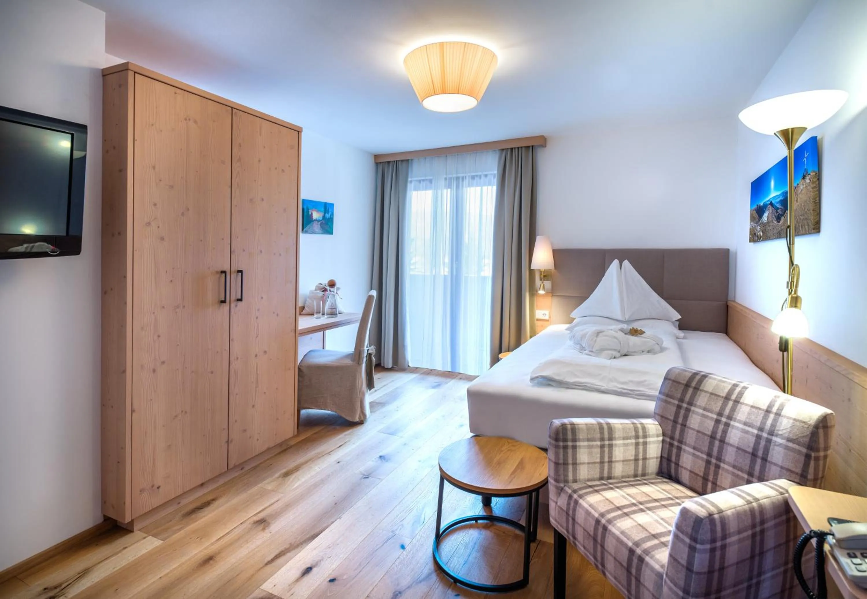 Photo of the whole room, Bed in Hotel Häuserl im Wald