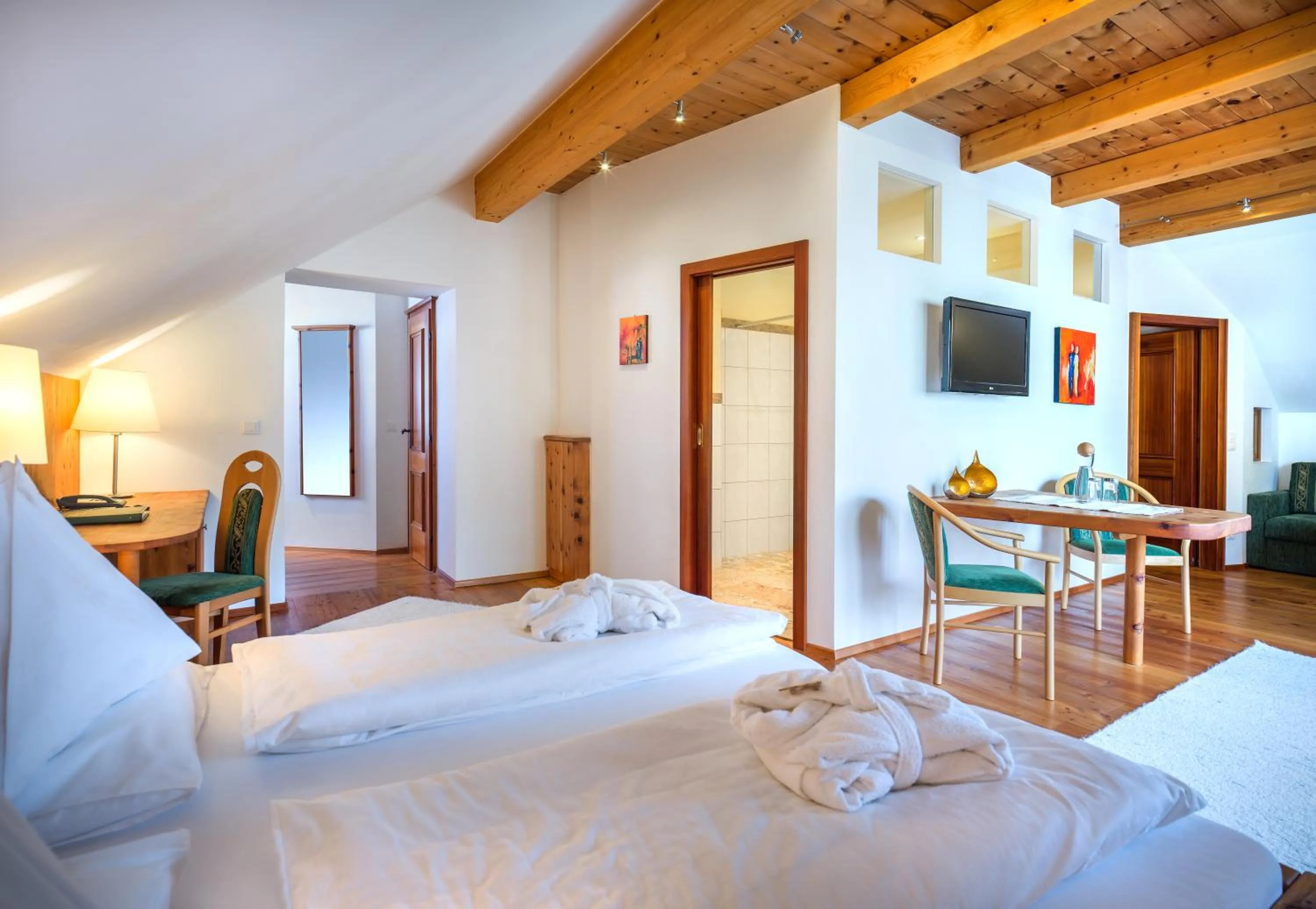 Photo of the whole room, Bed in Hotel Häuserl im Wald