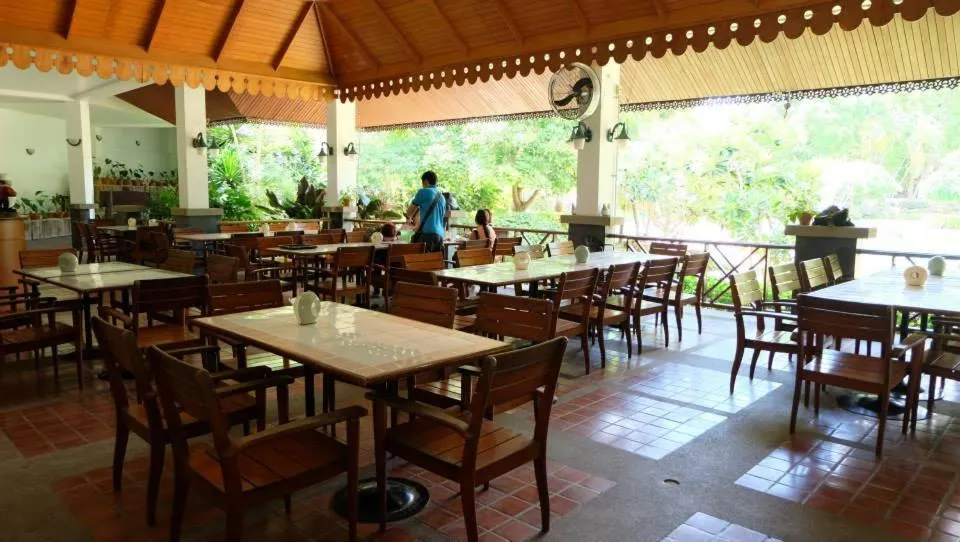 Restaurant/places to eat in Muaklek Paradise Resort