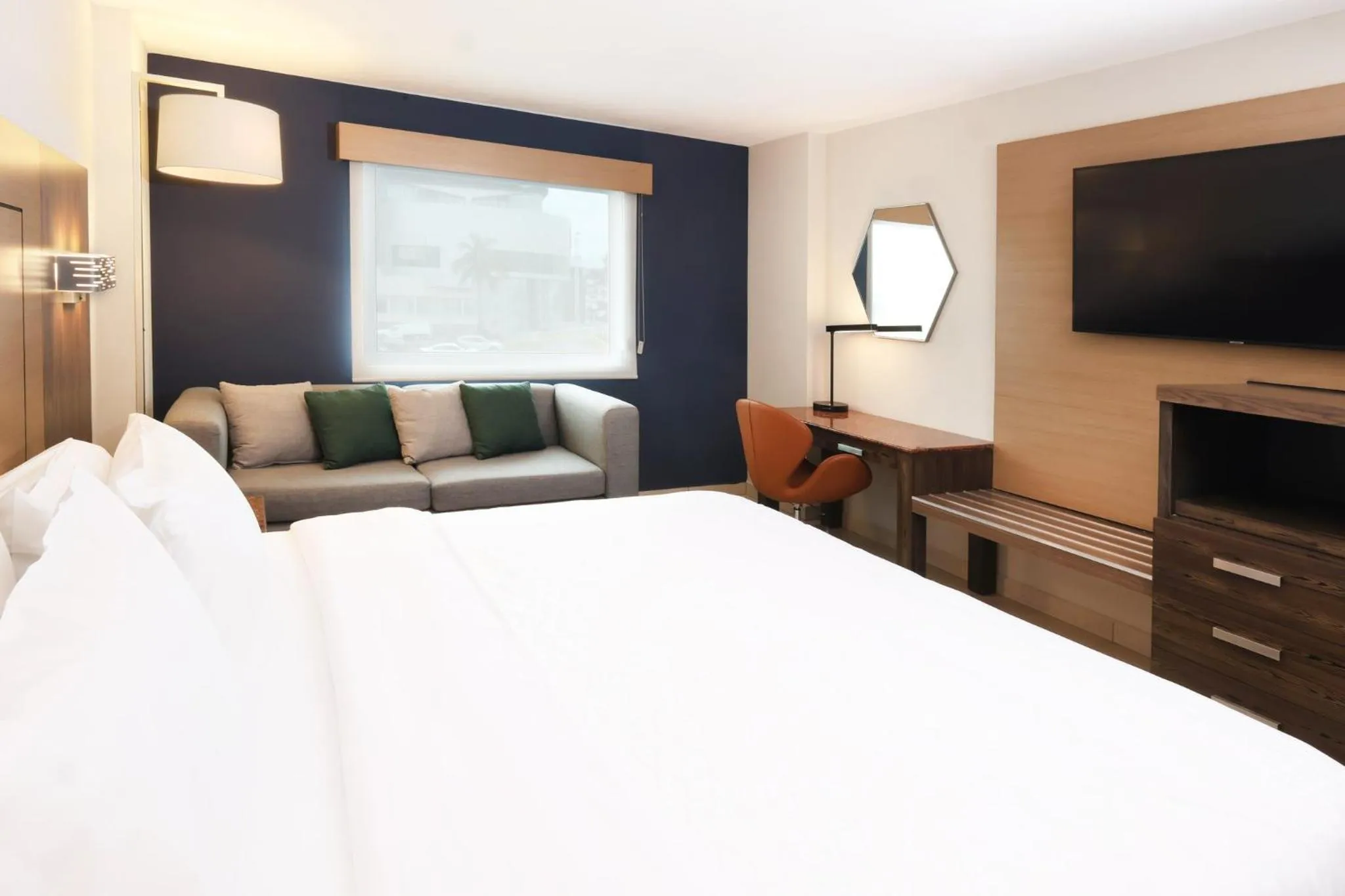 Photo of the whole room, Bed in Holiday Inn Express Veracruz Boca del Rio by IHG