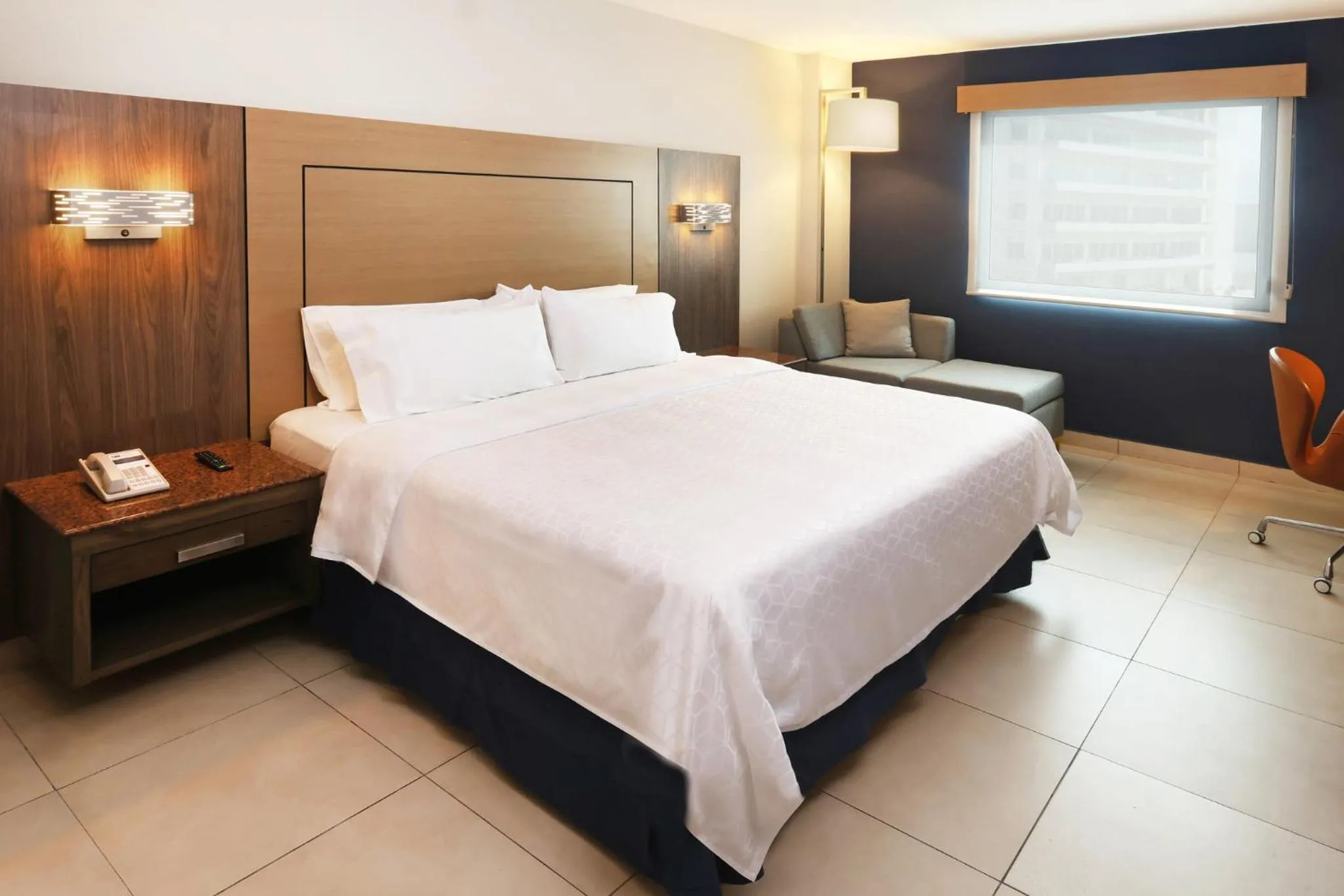 Photo of the whole room, Bed in Holiday Inn Express Veracruz Boca del Rio by IHG