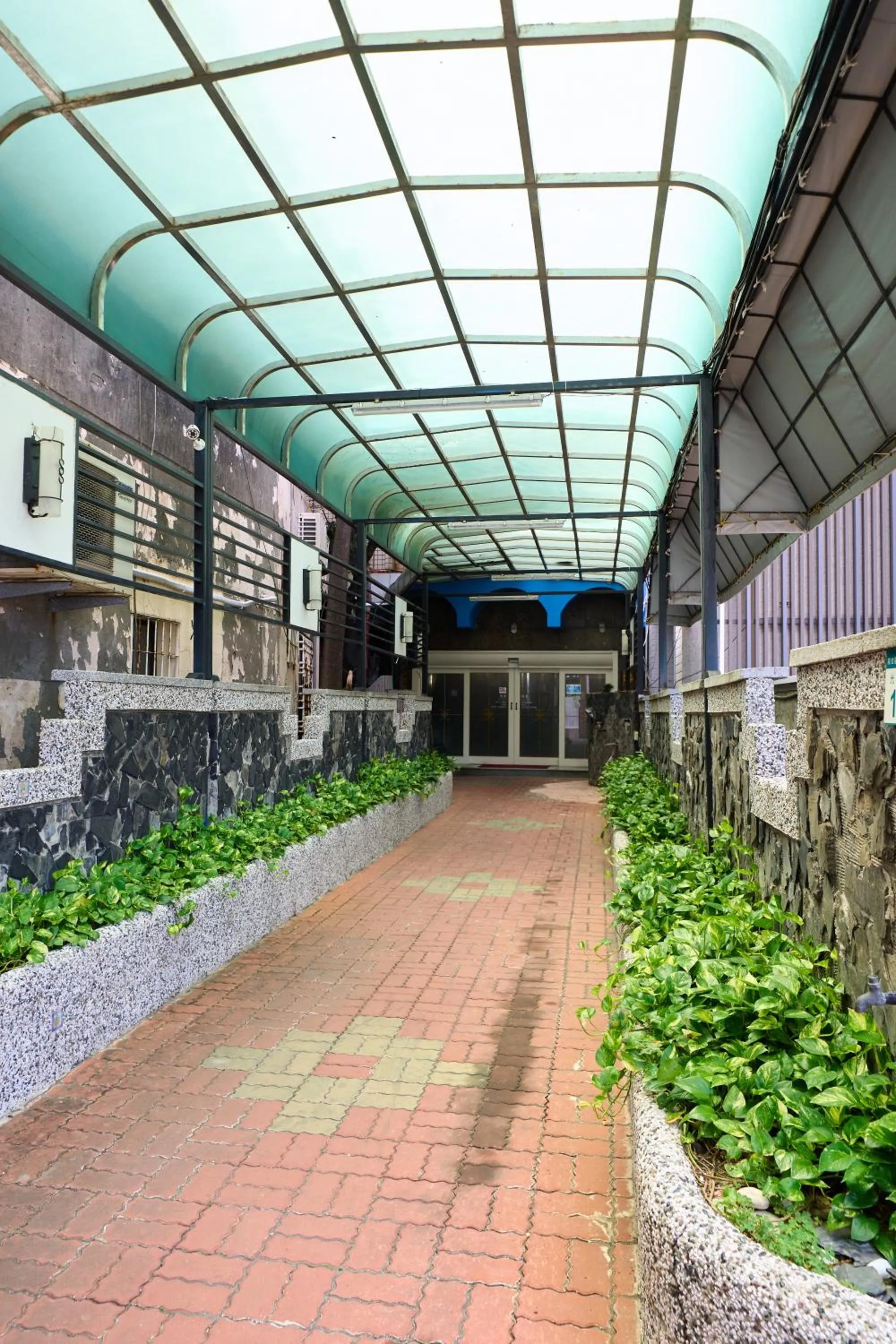 The Riverside Hotel Fashion