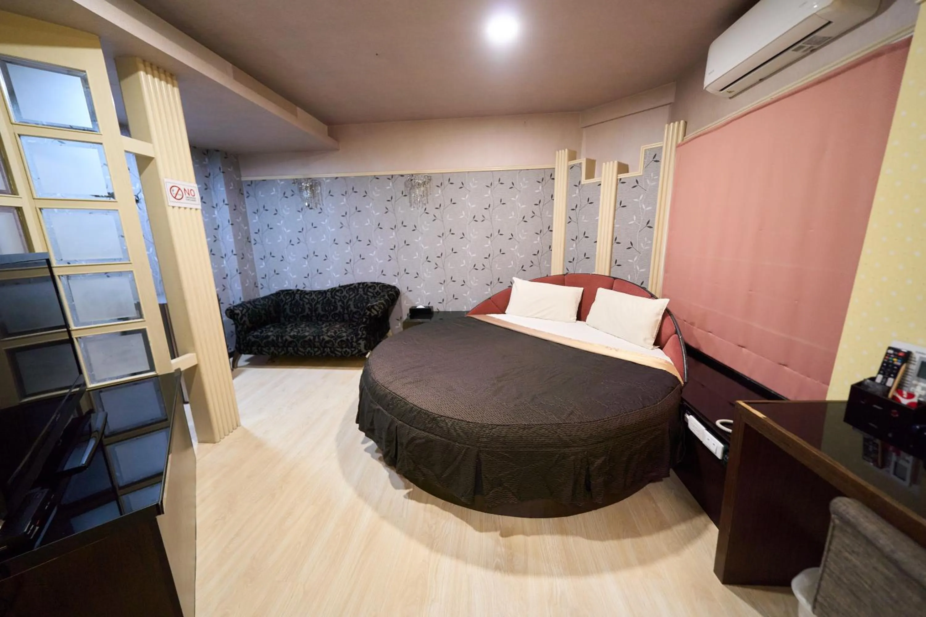 Bed in The Riverside Hotel Fashion