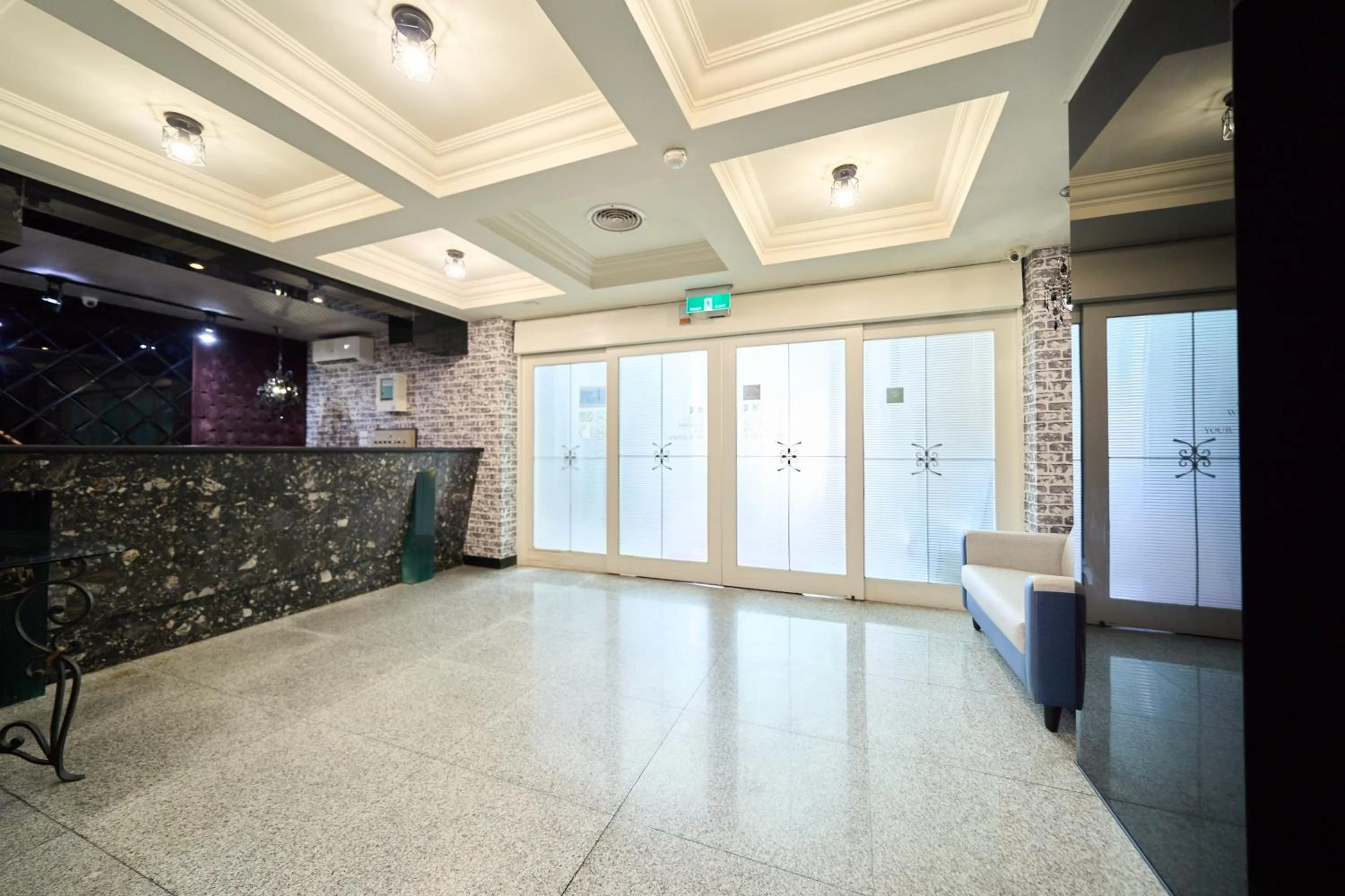 The Riverside Hotel Fashion