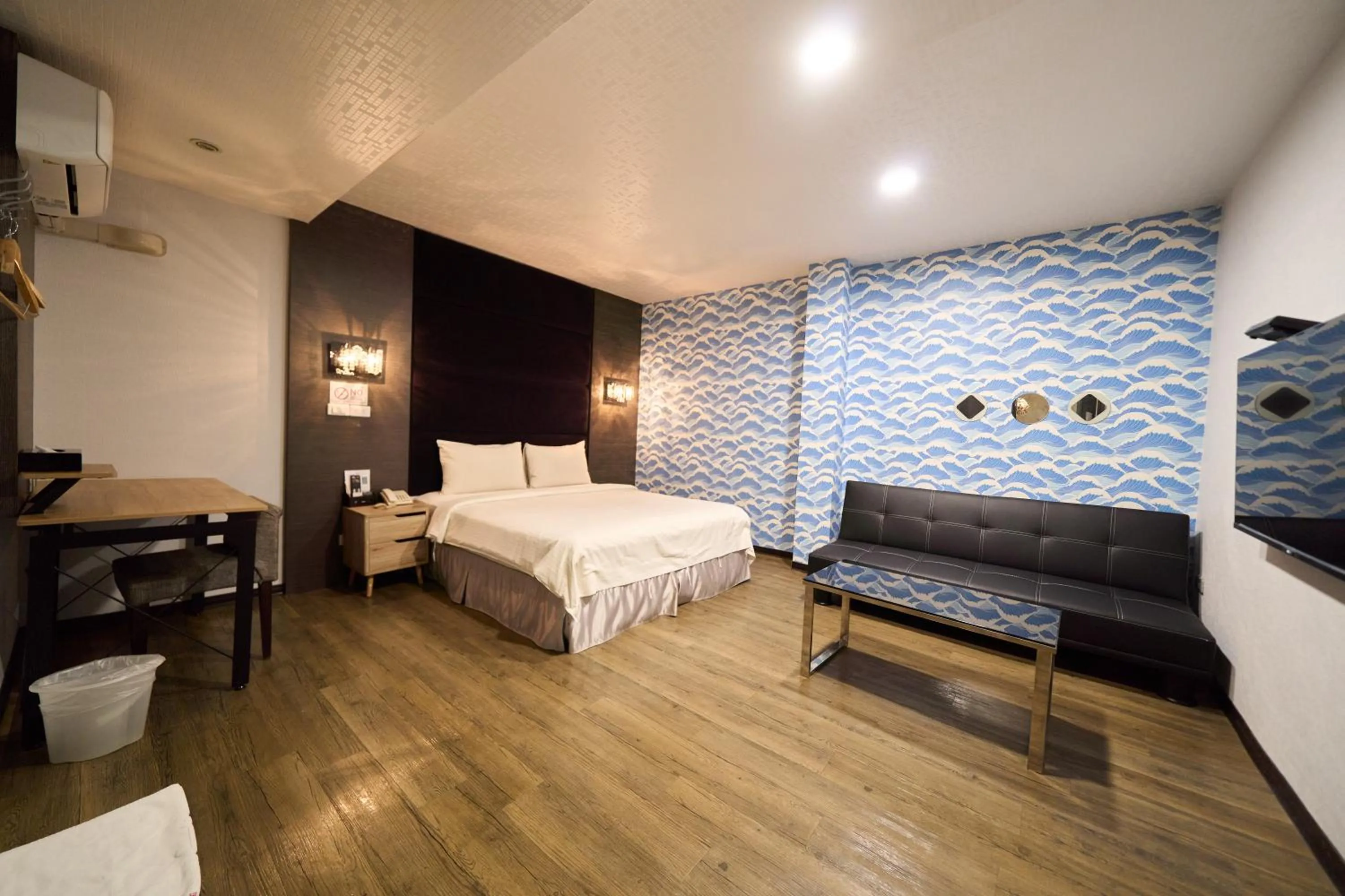 Bed in The Riverside Hotel Fashion