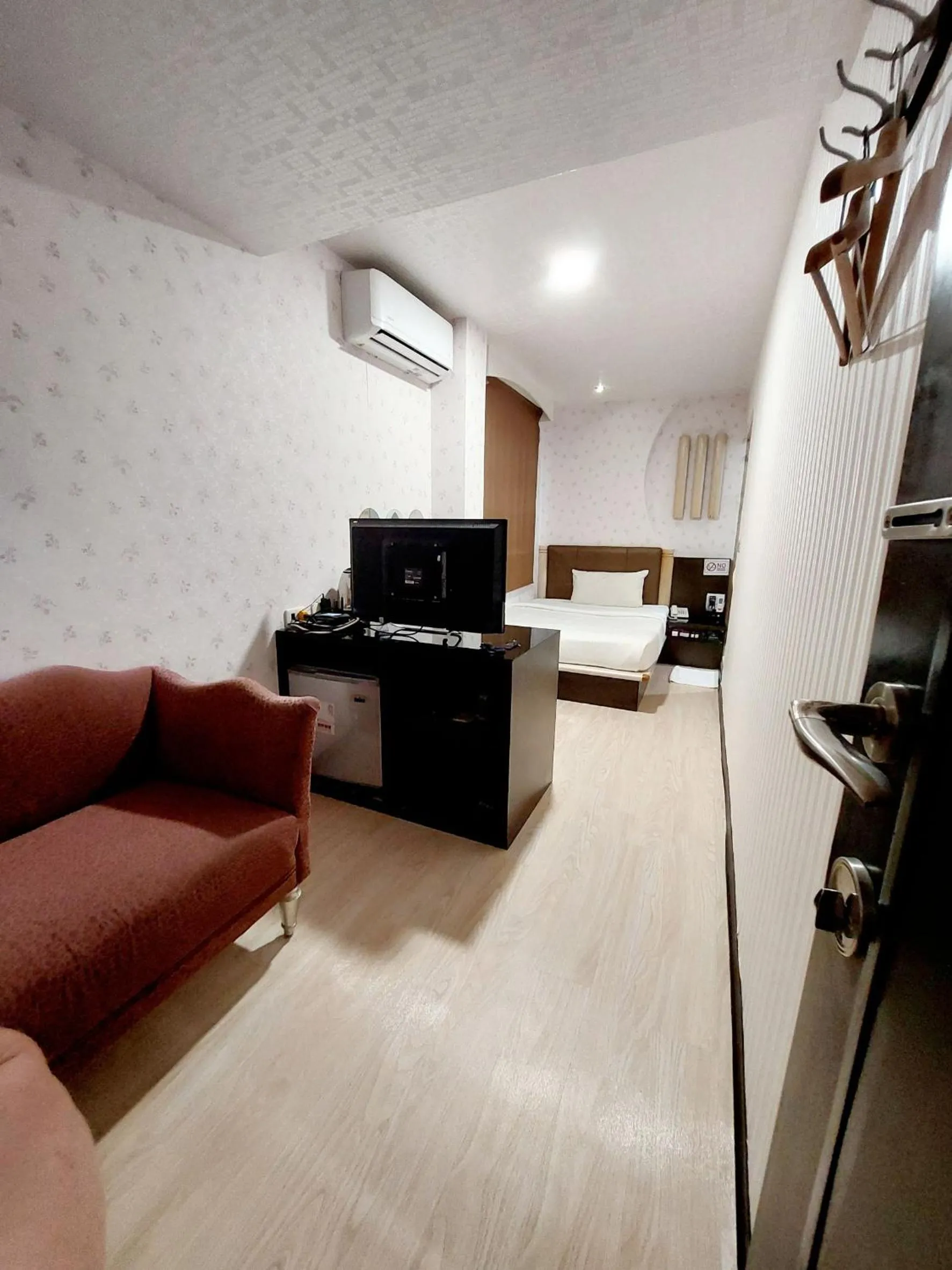 The Riverside Hotel Fashion