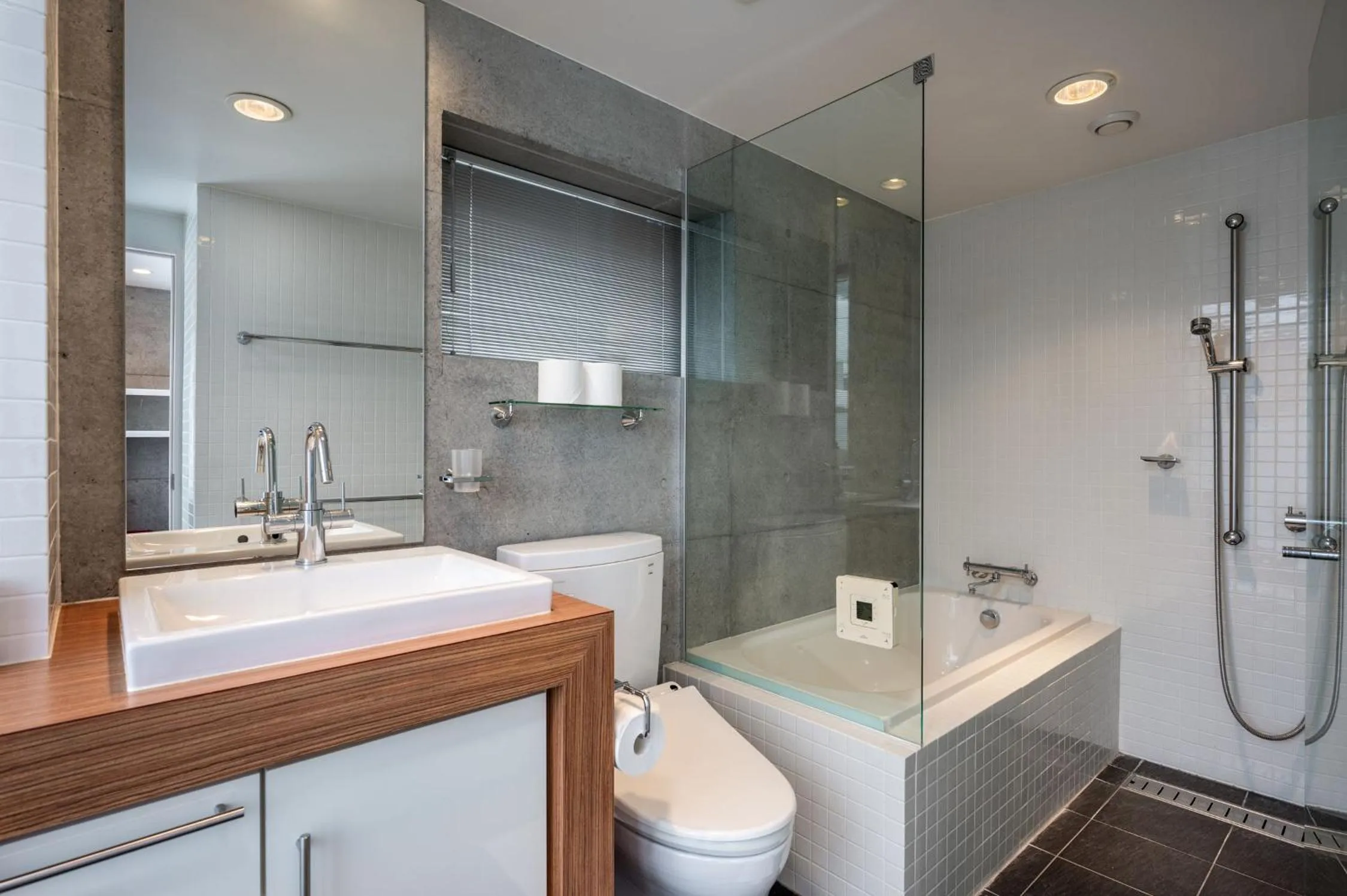 Bathroom in Kitanishi 3 by H2 Life