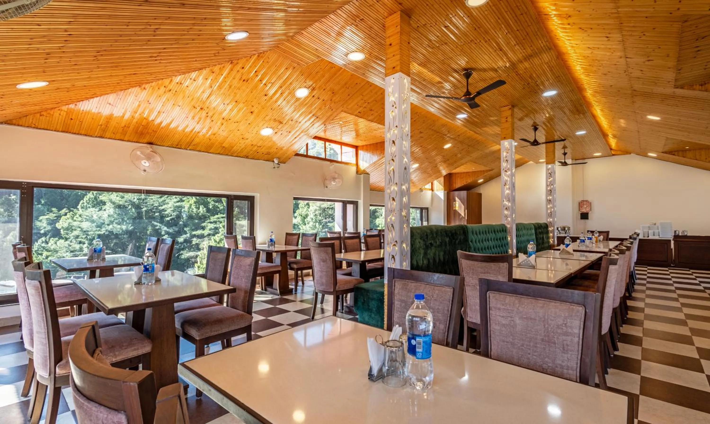 Restaurant/places to eat in Treebo Anjukul