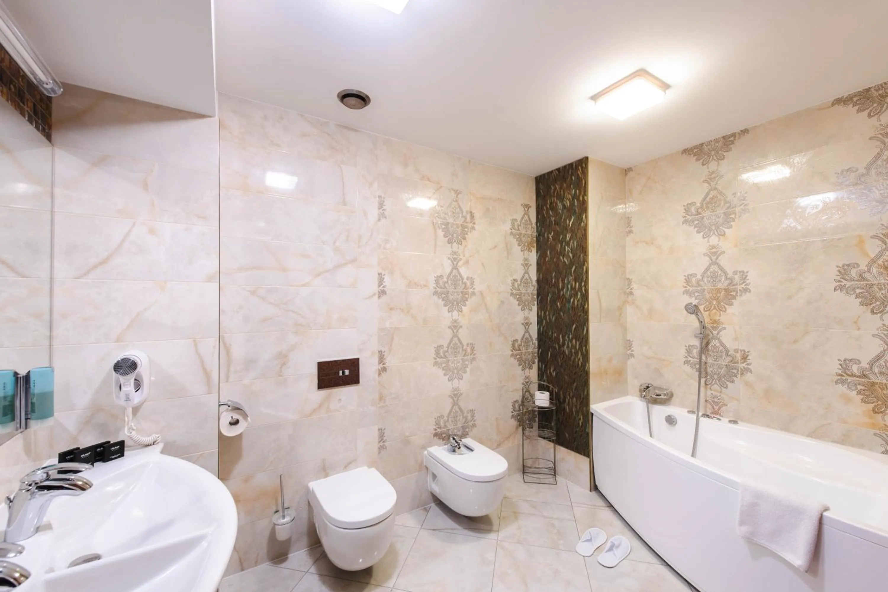 Bathroom in Hotel Lenart