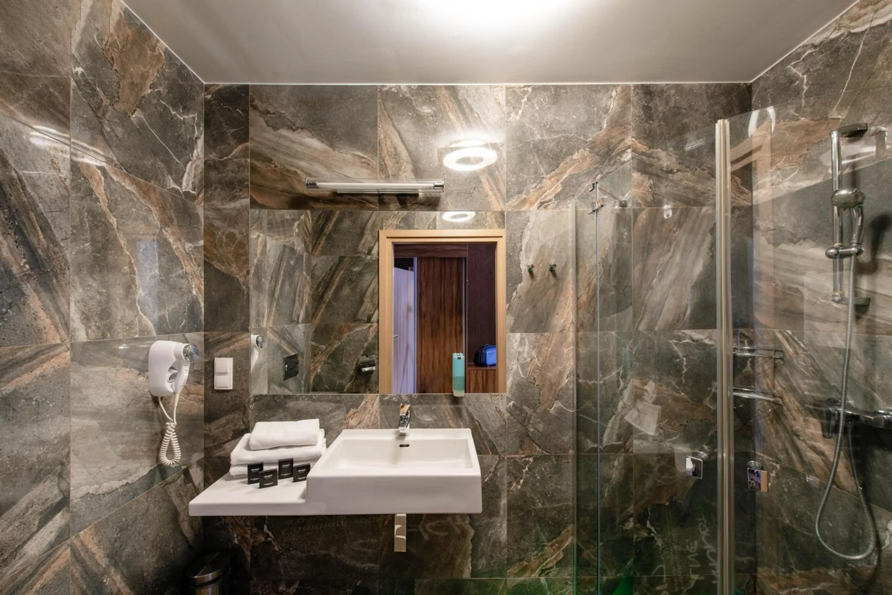 Shower in Hotel Lenart