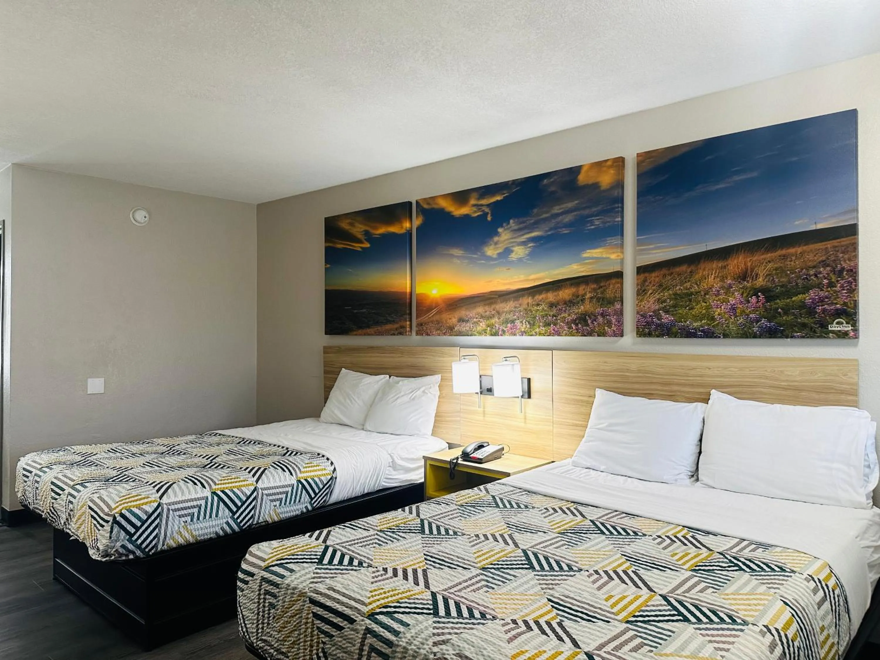 Bedroom, Bed in Days Inn by Wyndham Kansas City Northeast