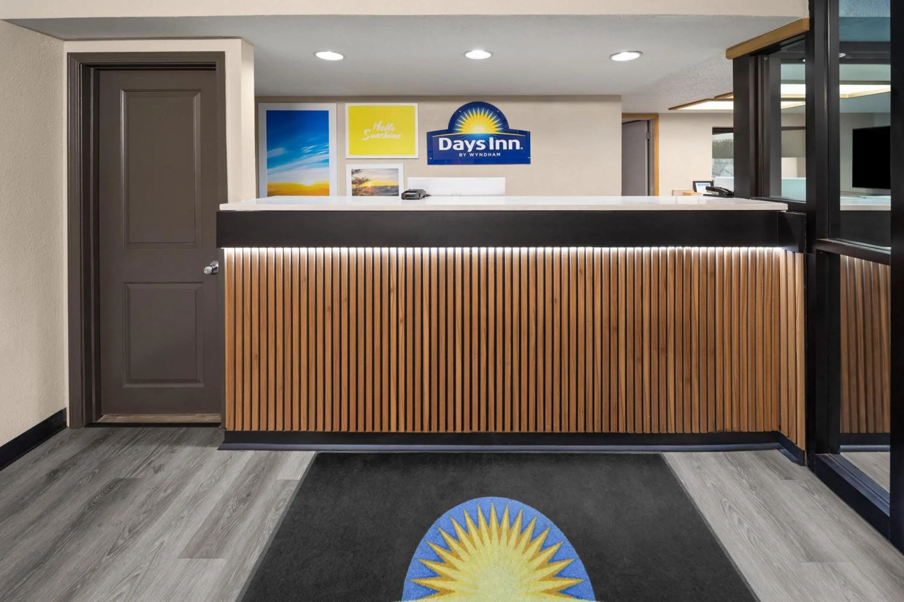 Lobby or reception in Days Inn by Wyndham Kansas City Northeast