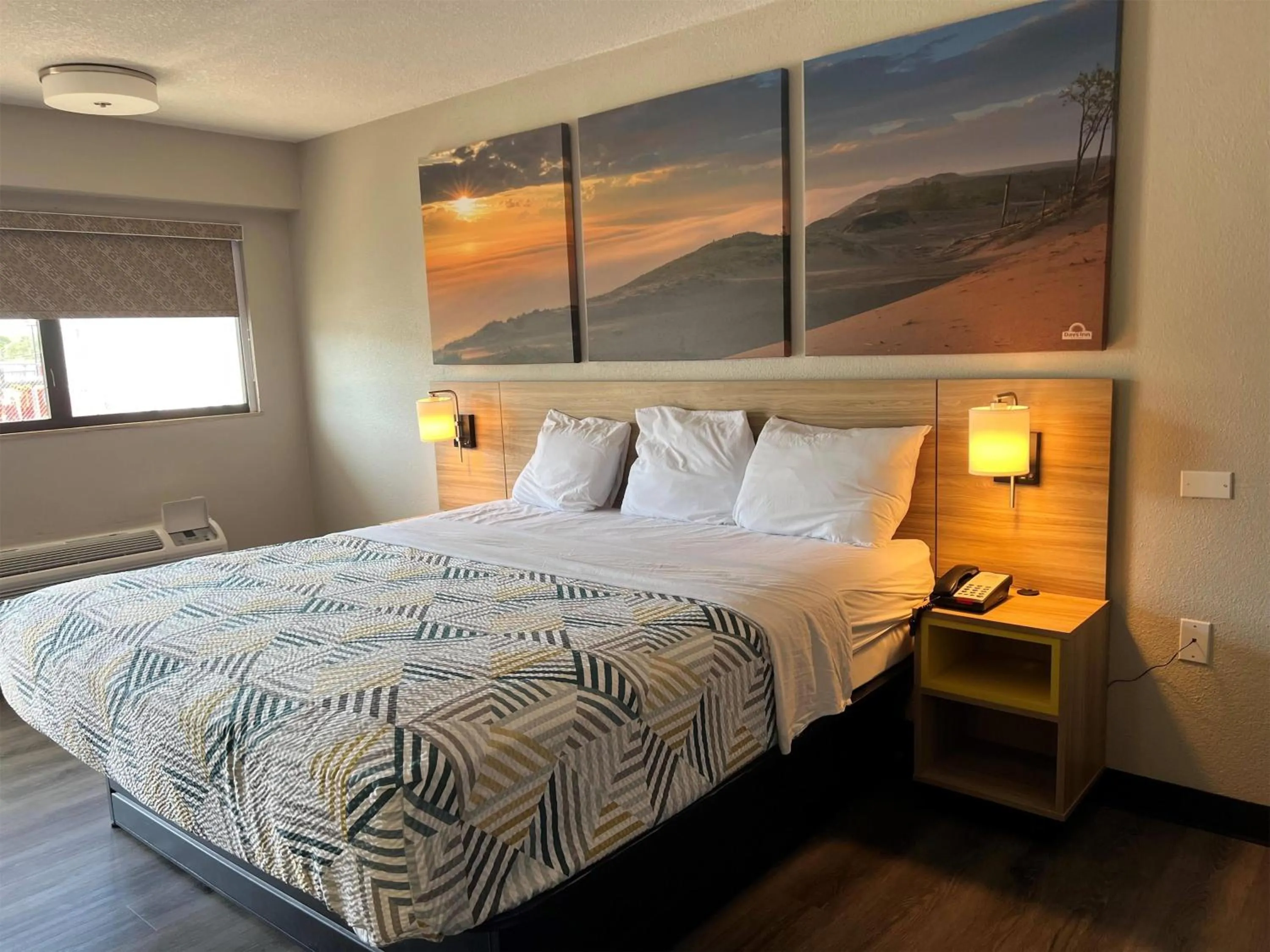 Photo of the whole room, Bed in Days Inn by Wyndham Kansas City Northeast