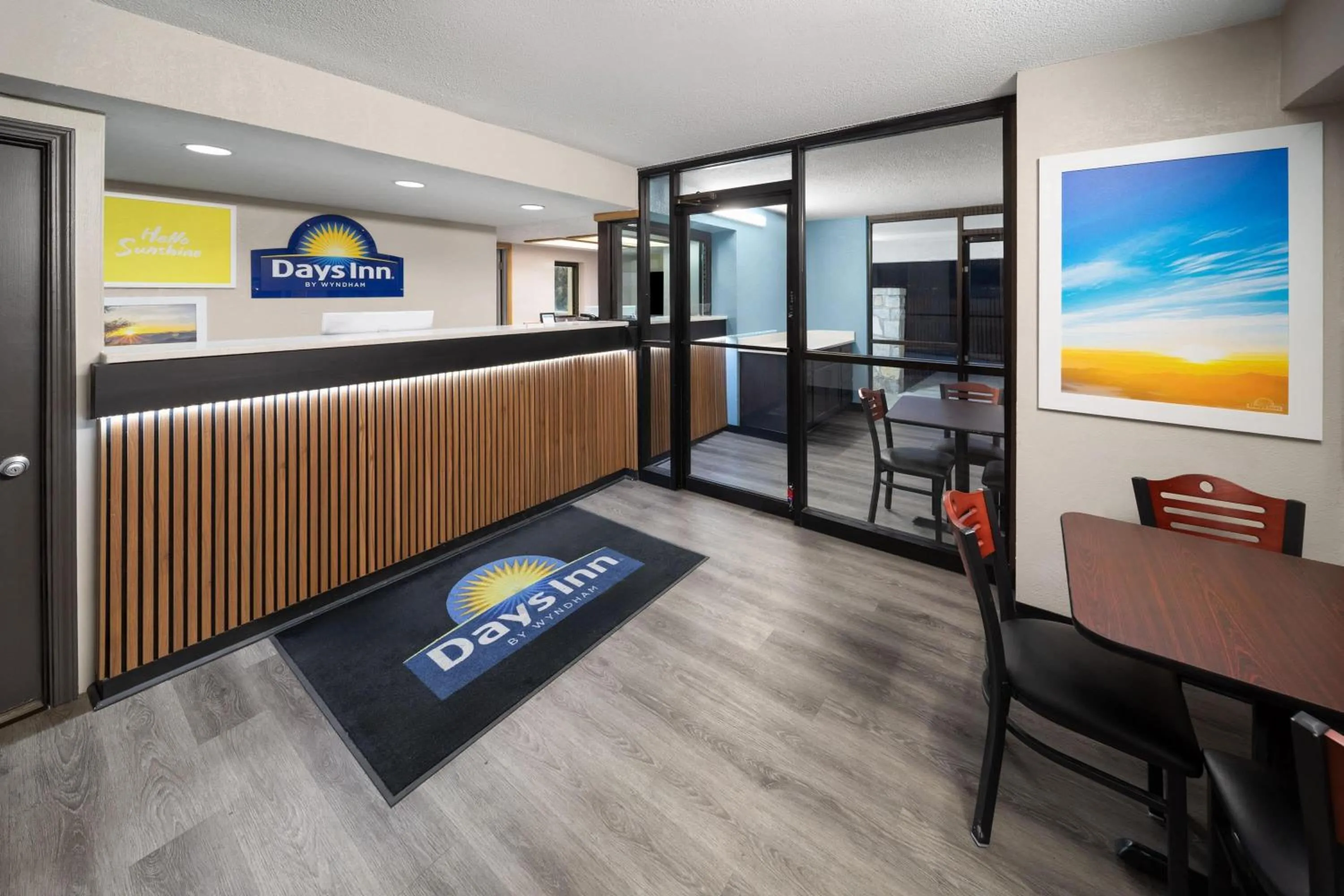 Lobby or reception in Days Inn by Wyndham Kansas City Northeast