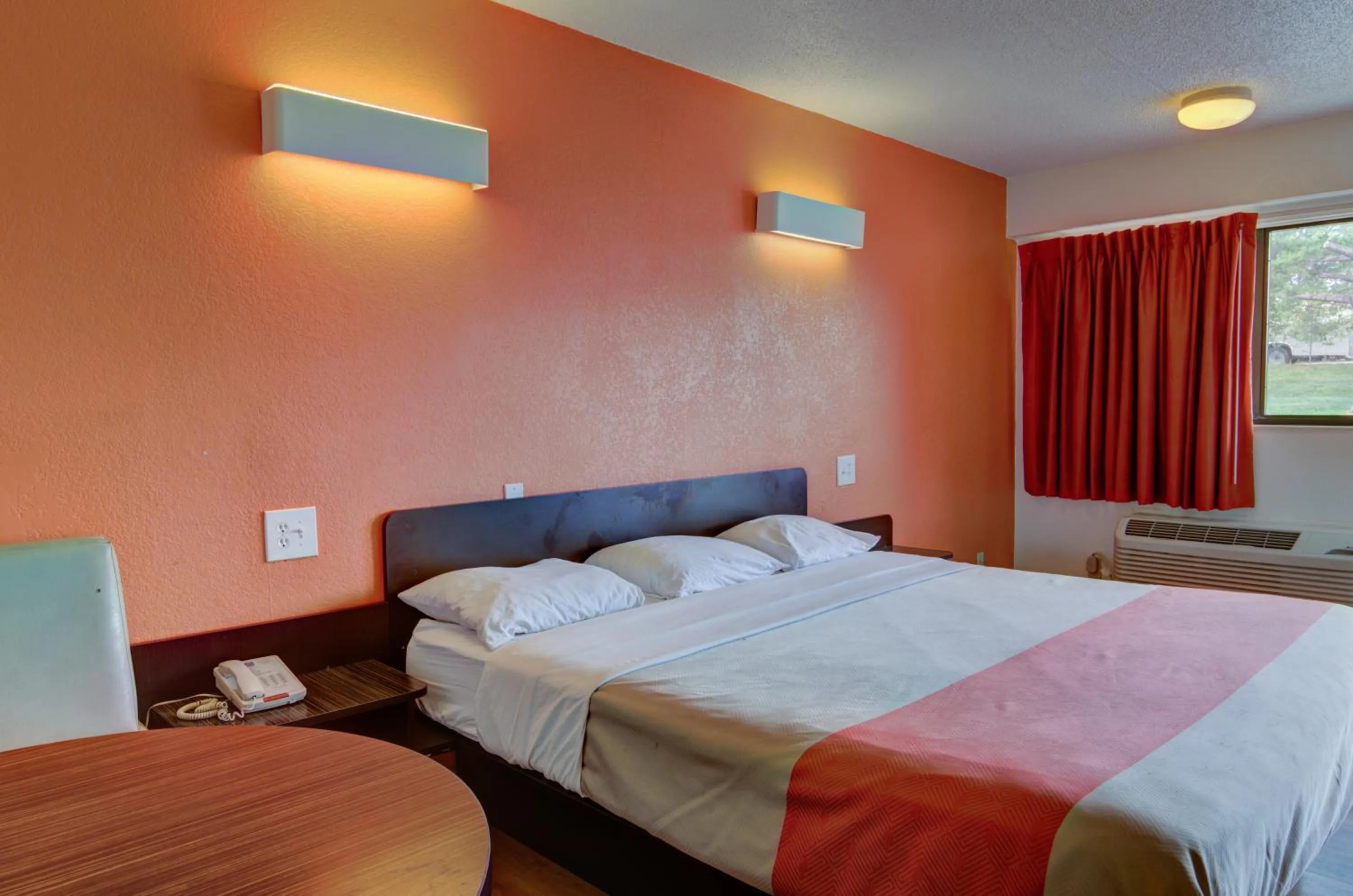 Bedroom, Bed in Motel 6-Kansas City, MO