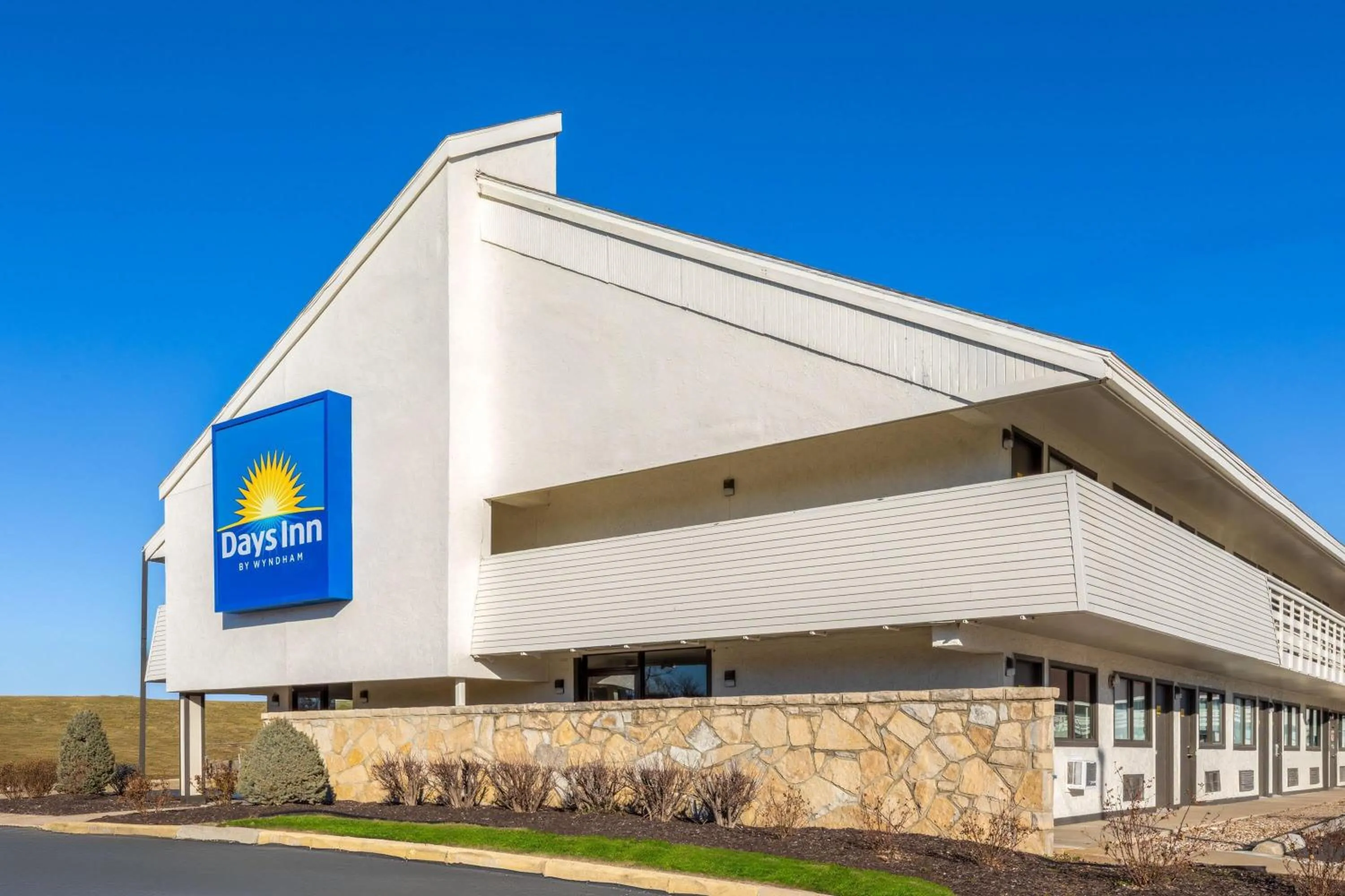 Property building in Days Inn by Wyndham Kansas City Northeast