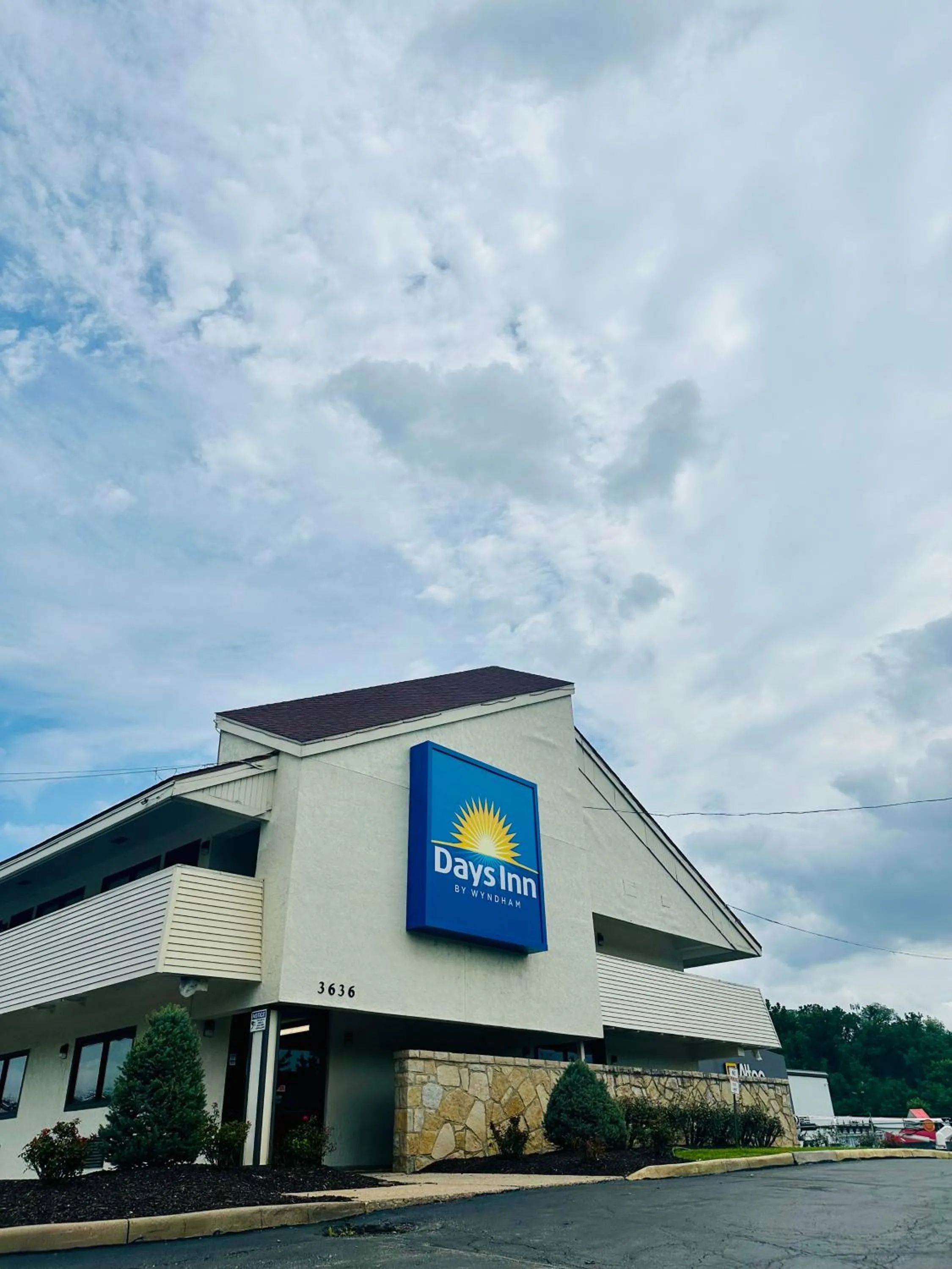 Property building in Days Inn by Wyndham Kansas City Northeast