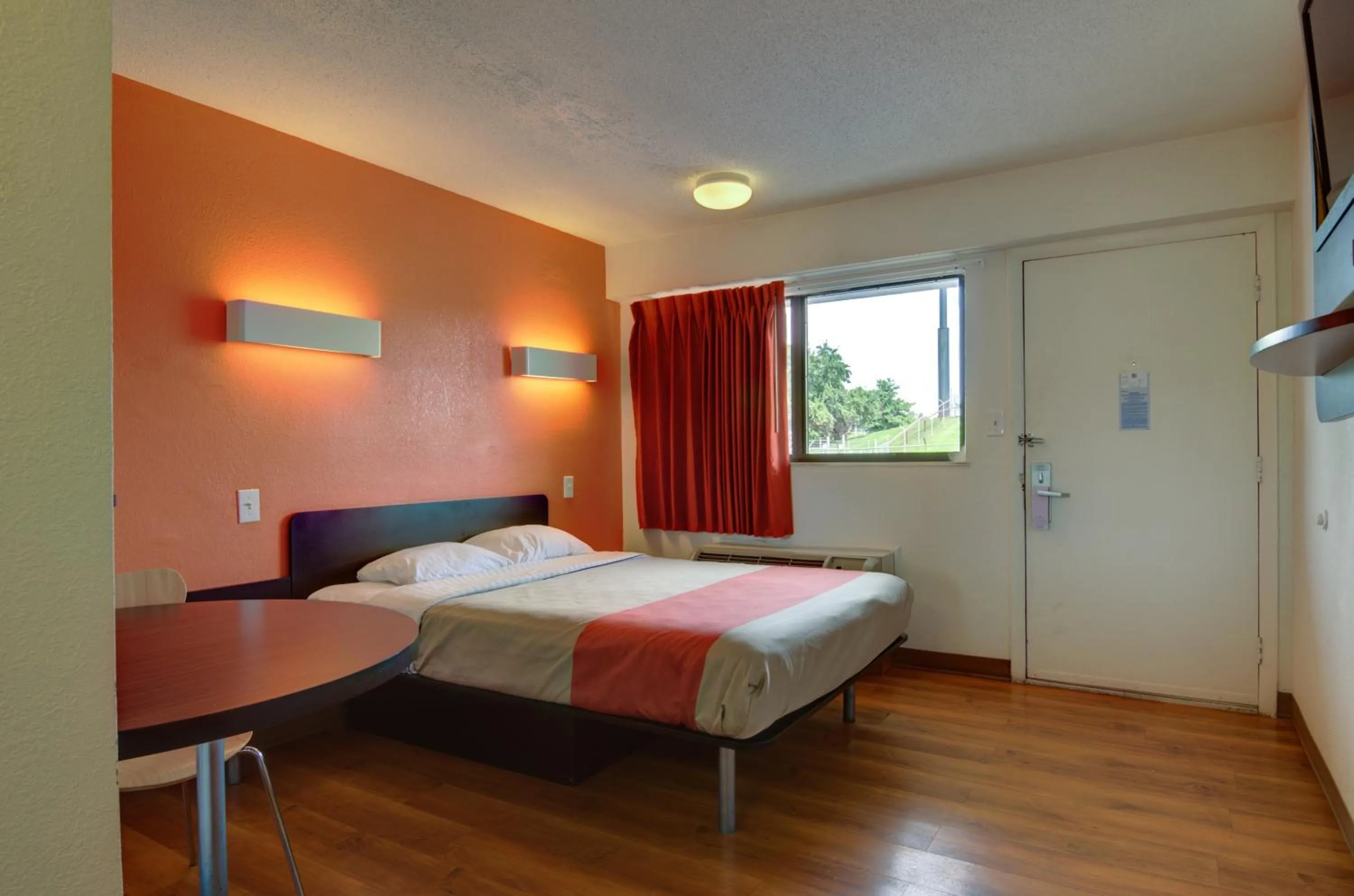 Bedroom, Bed in Motel 6-Kansas City, MO