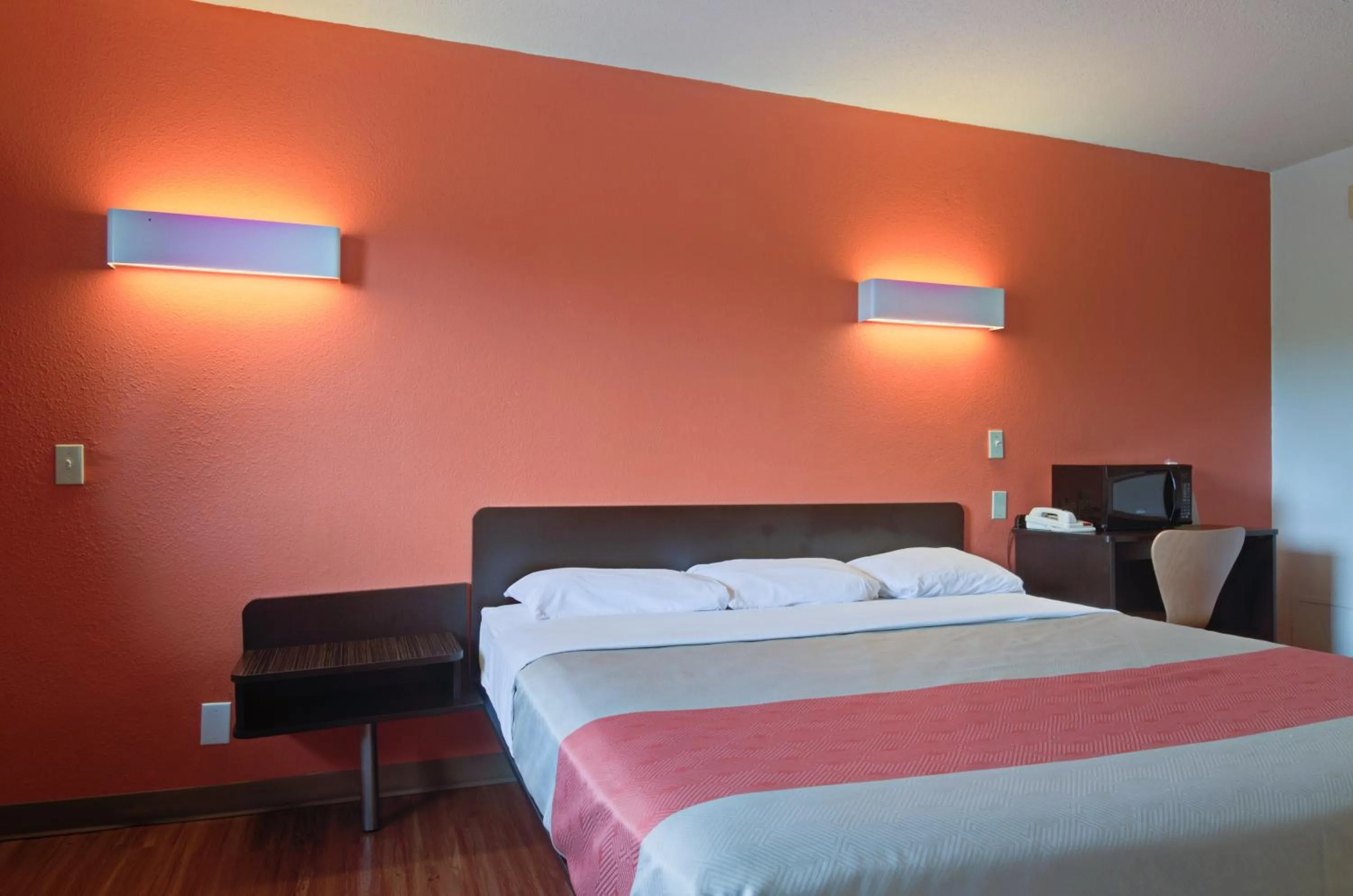 Bedroom, Bed in Motel 6-Kansas City, MO