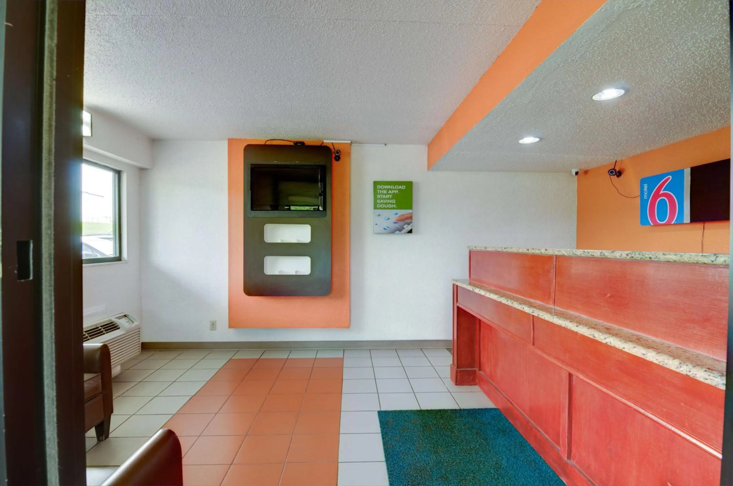 Communal lounge/ TV room in Motel 6-Kansas City, MO