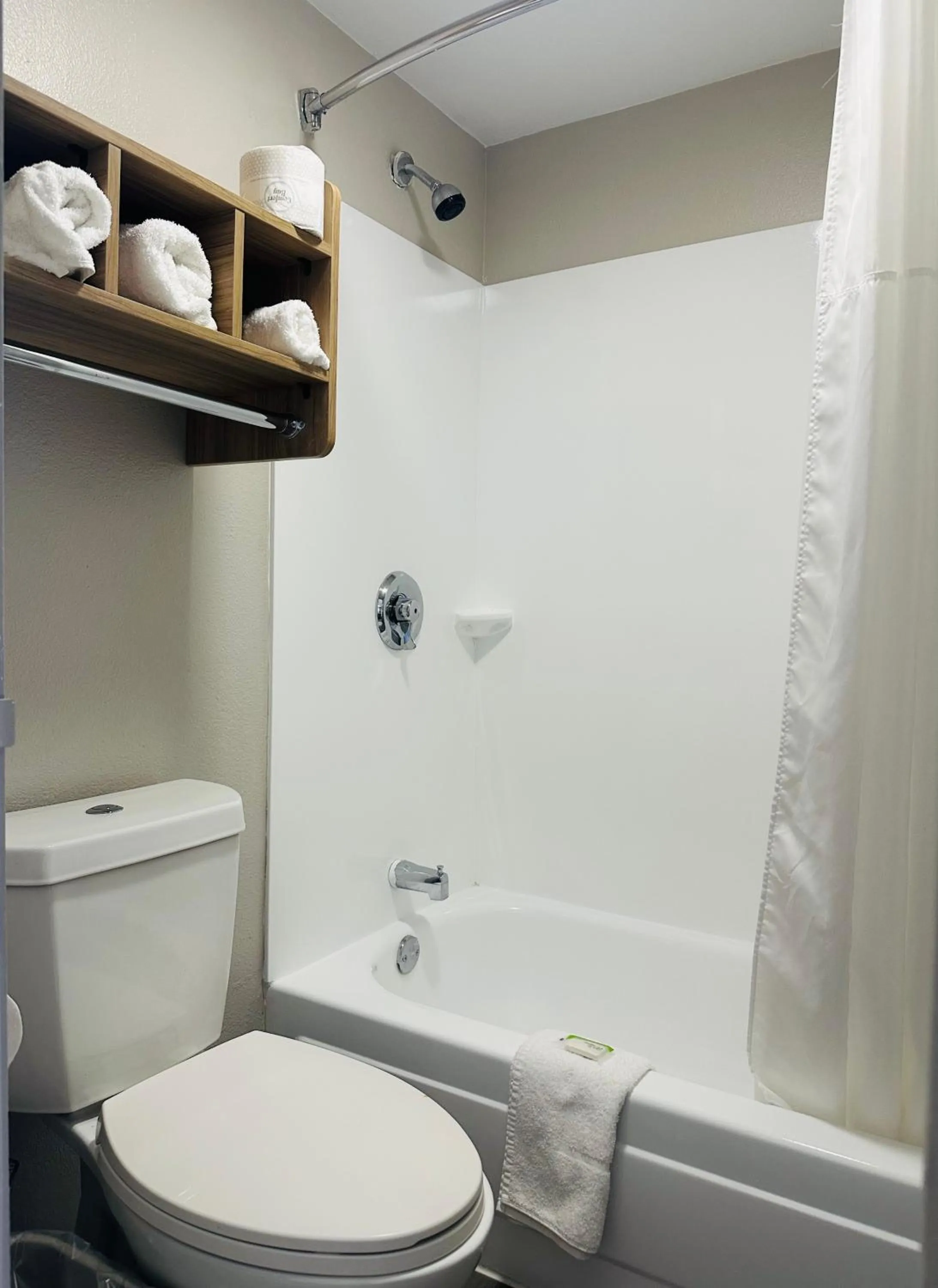 Bath in Days Inn by Wyndham Kansas City Northeast