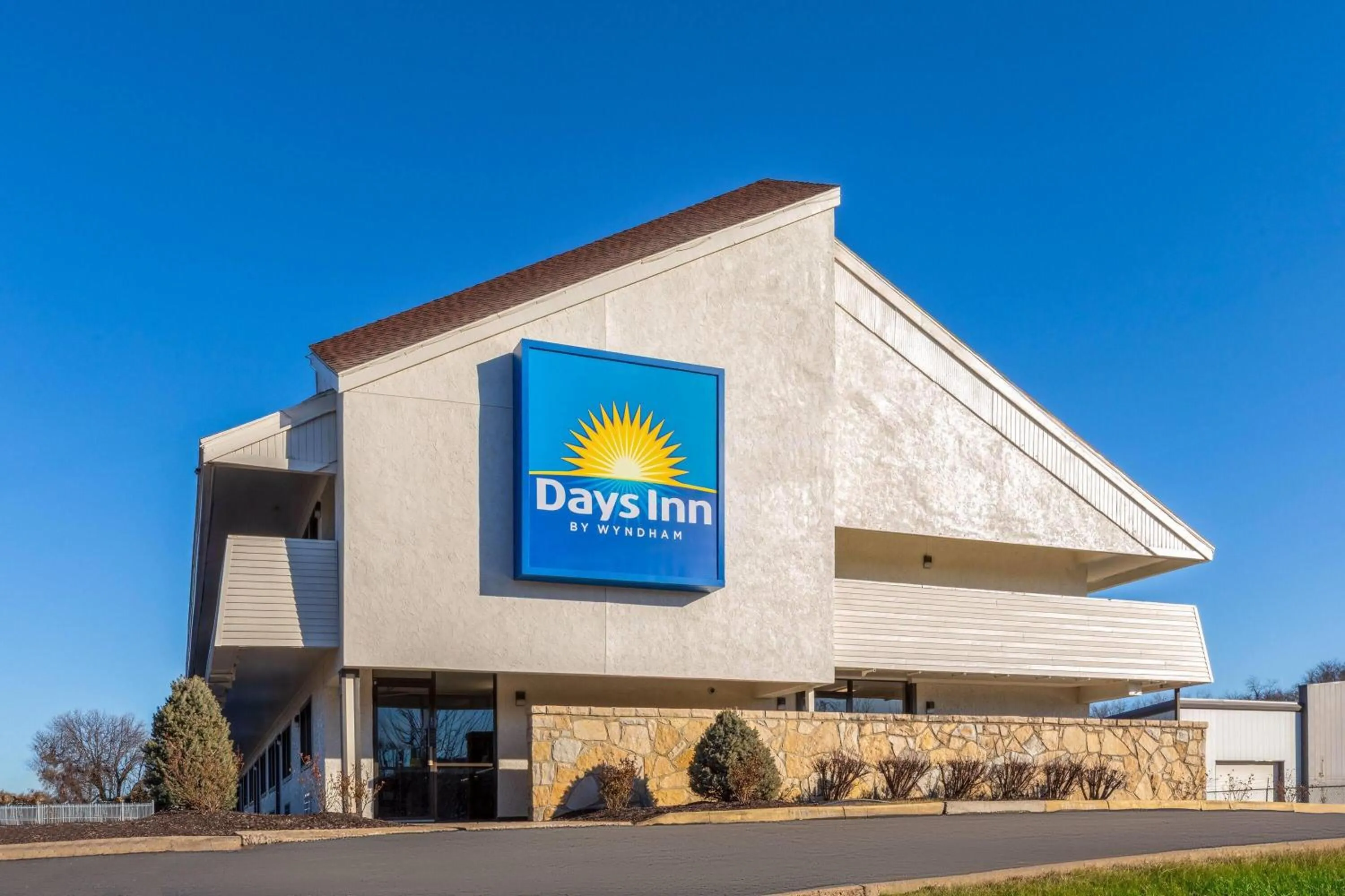 Property building in Days Inn by Wyndham Kansas City Northeast