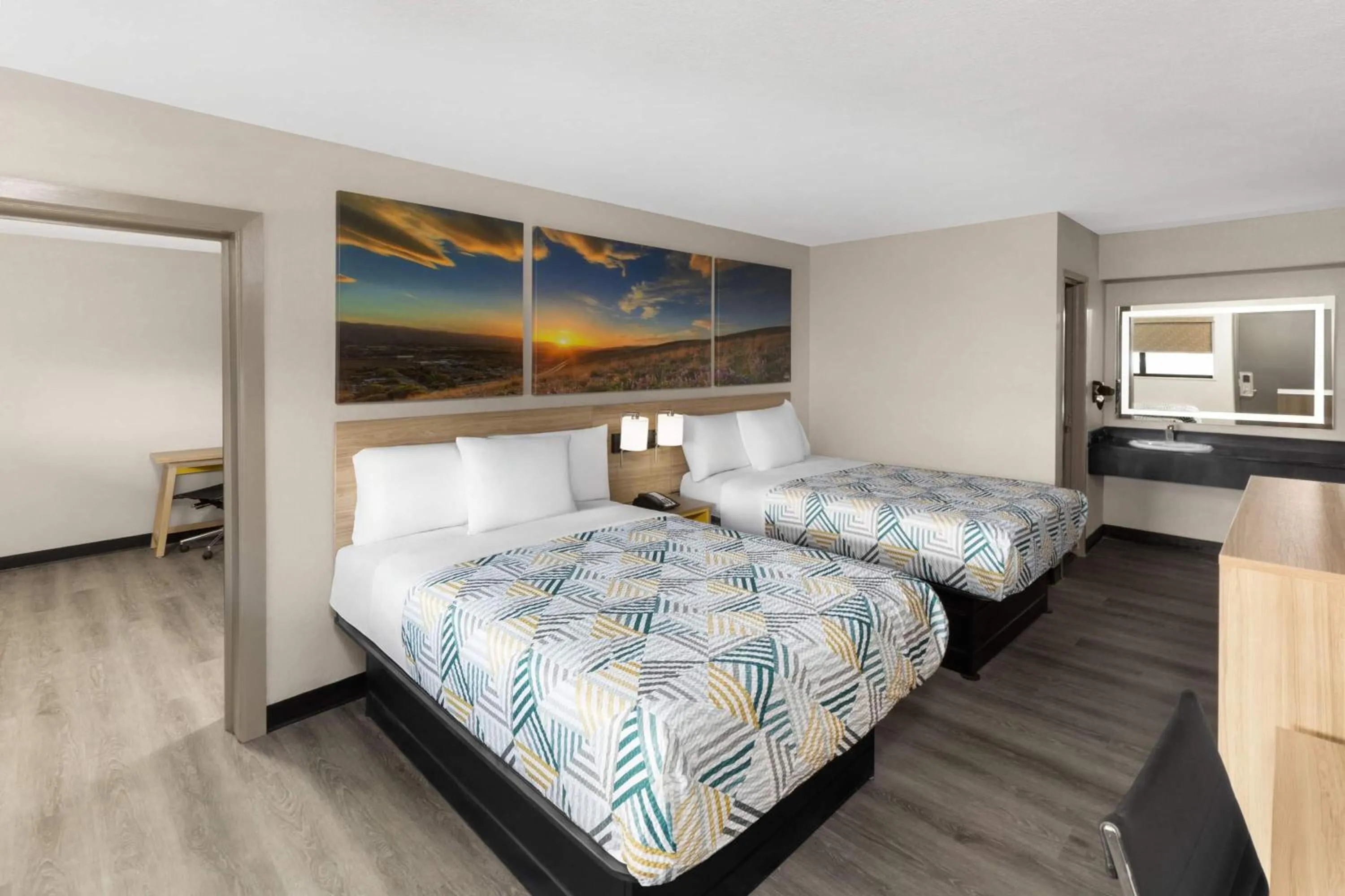 Photo of the whole room, Bed in Days Inn by Wyndham Kansas City Northeast