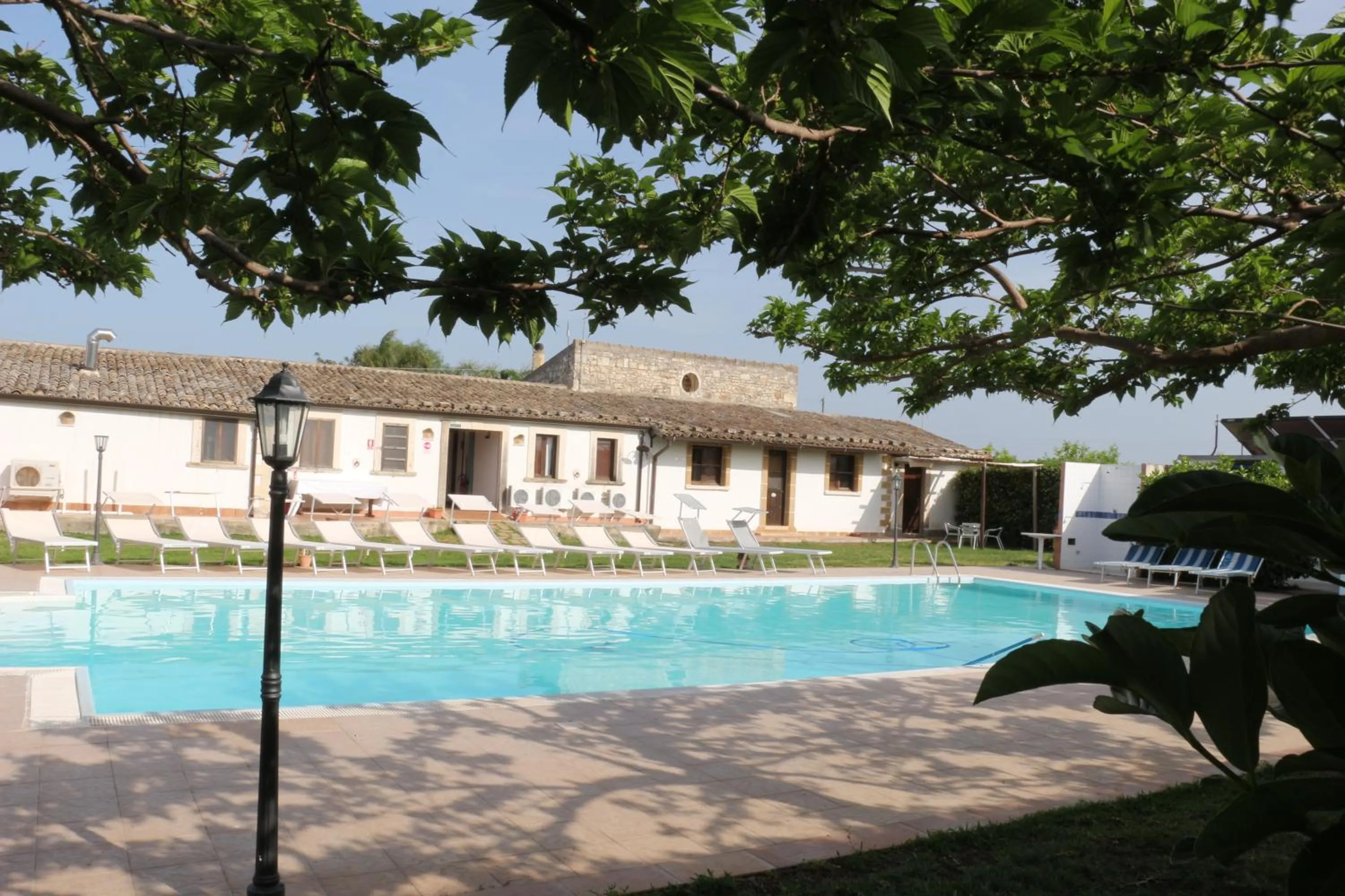Swimming pool in Aranceto Hotel