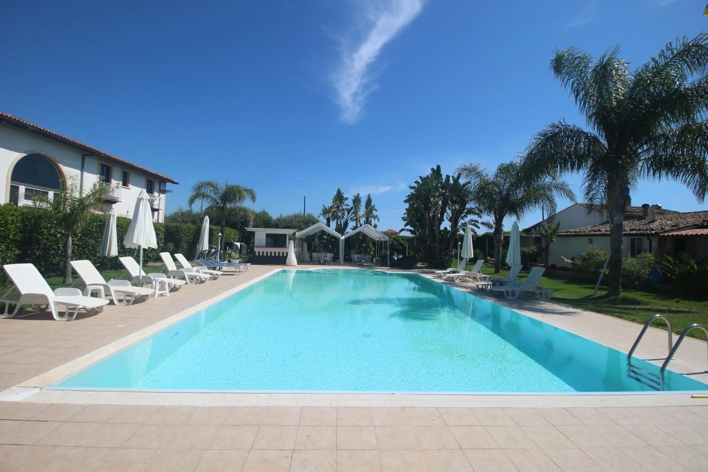 Swimming pool in Aranceto Hotel