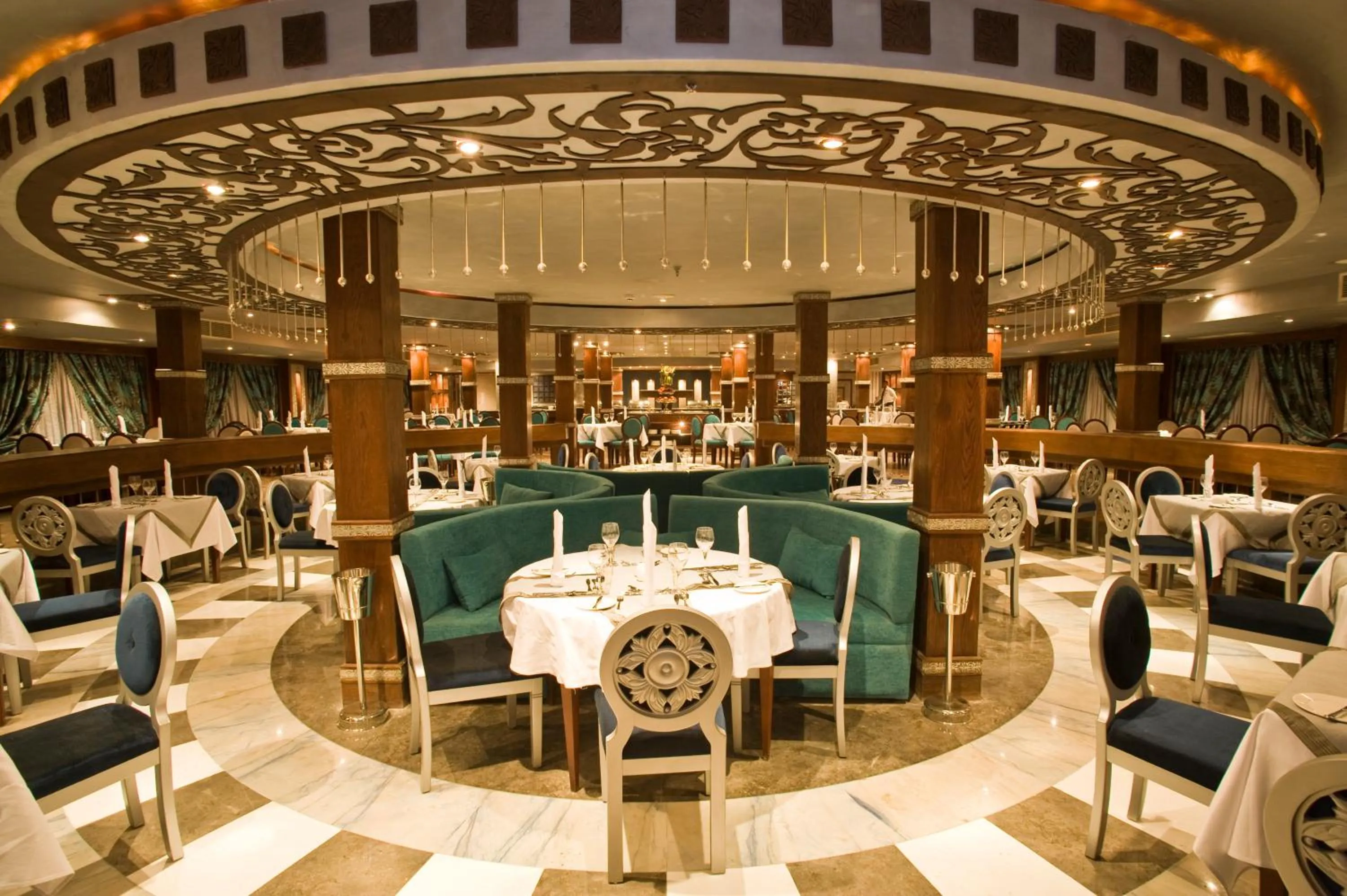 Restaurant/places to eat in SUNRISE African Dreams Cruise -Grand Select-