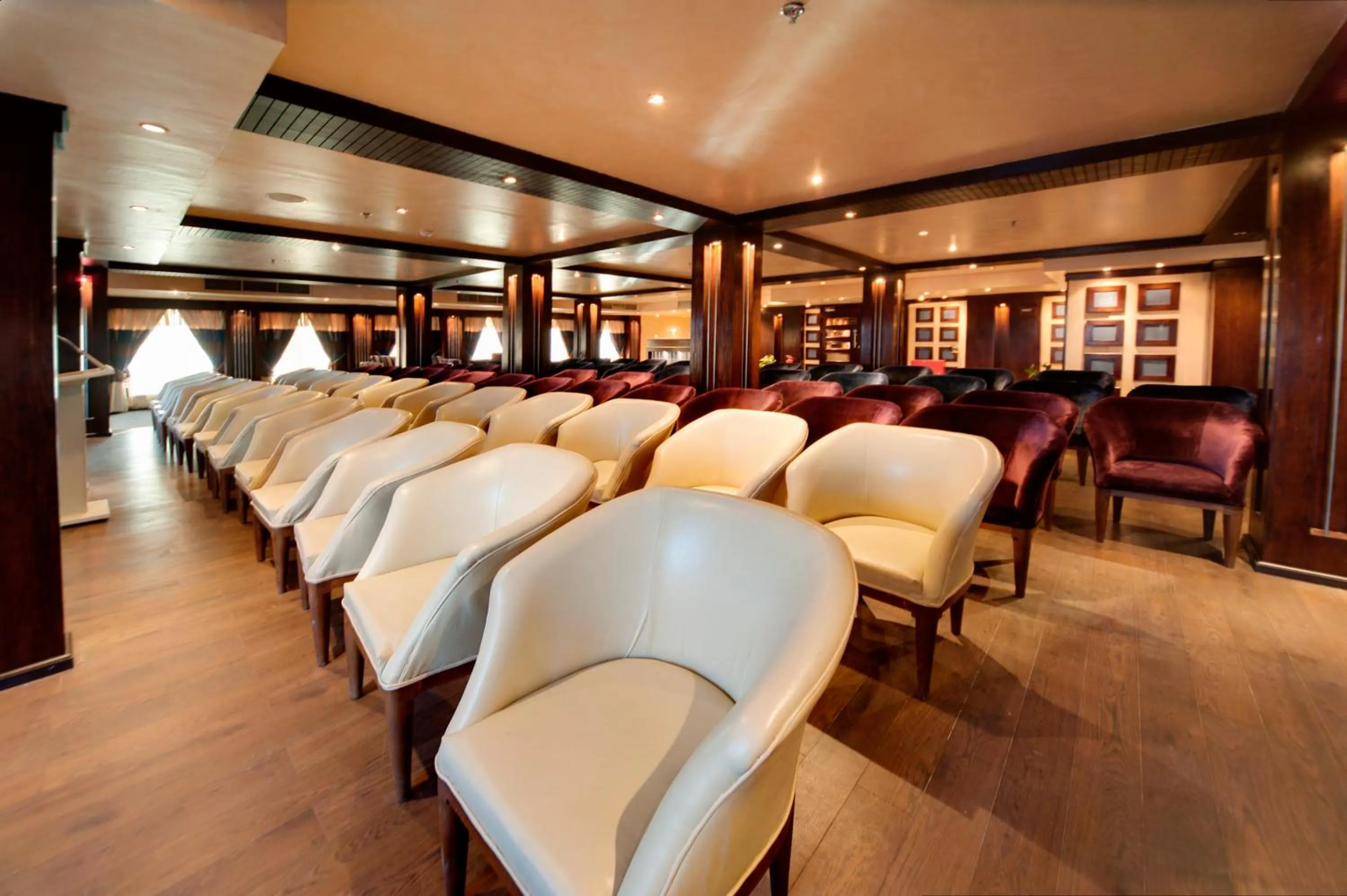 Banquet/Function facilities in SUNRISE African Dreams Cruise -Grand Select-