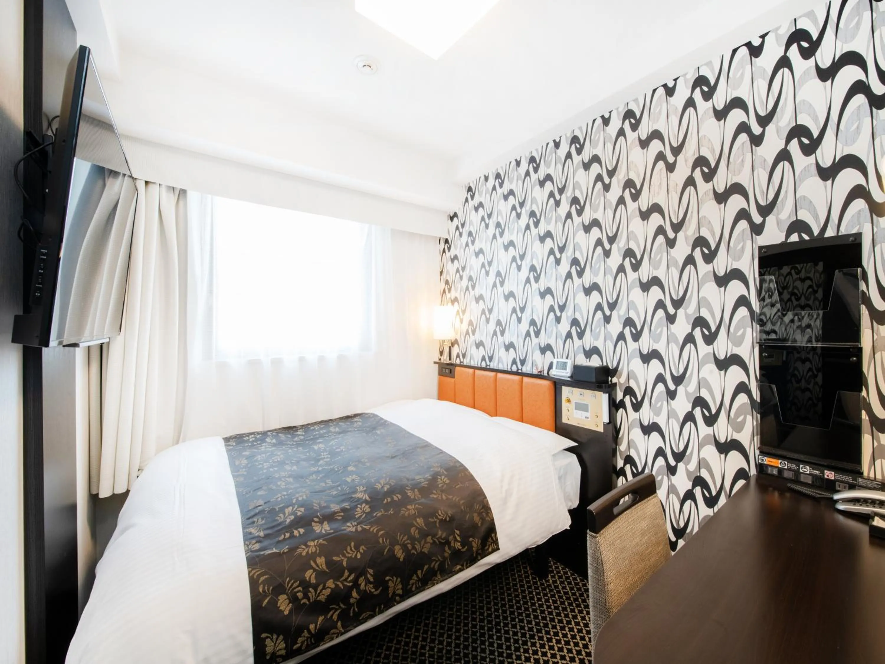 Photo of the whole room, Bed in APA Hotel Hakata Higashihieekimae